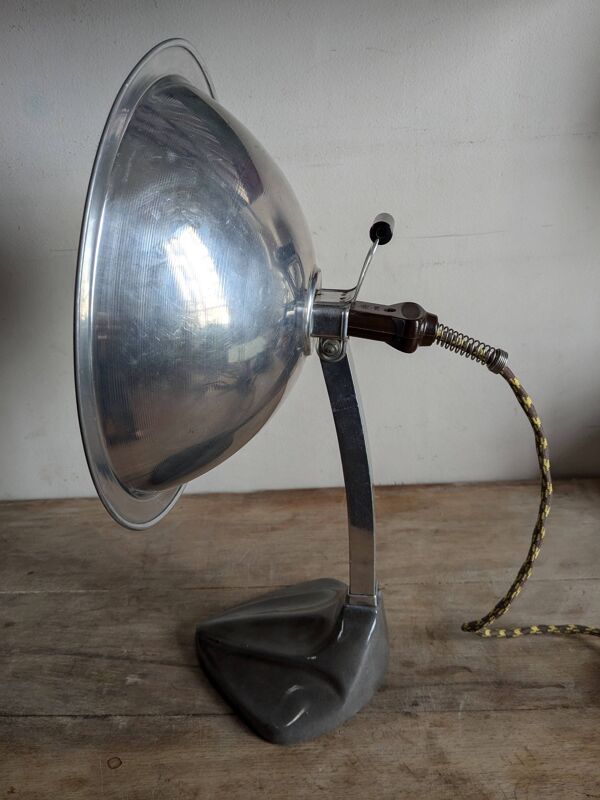 Lampe parabolique Cobra  avec pied en fonte émaillée, Art Nouveau.