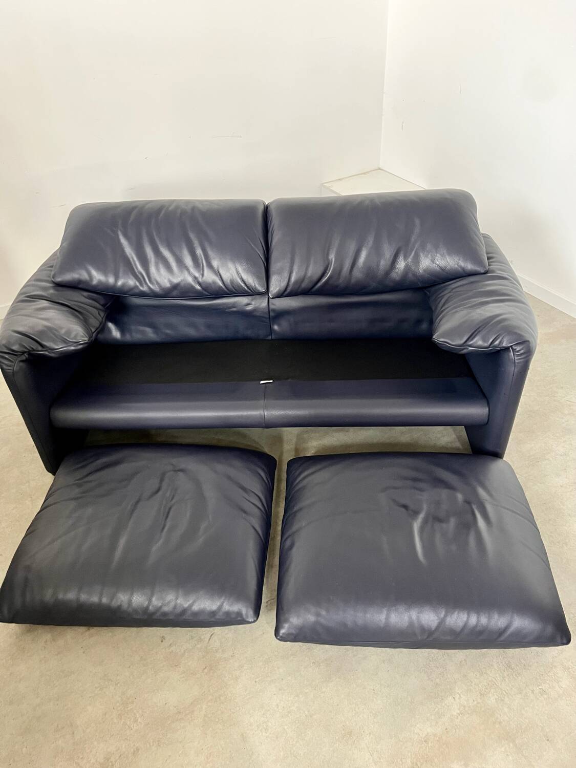 Maralunga sofa designer Vico MAGISTRETTI cassina in vintage midnight blue leather
