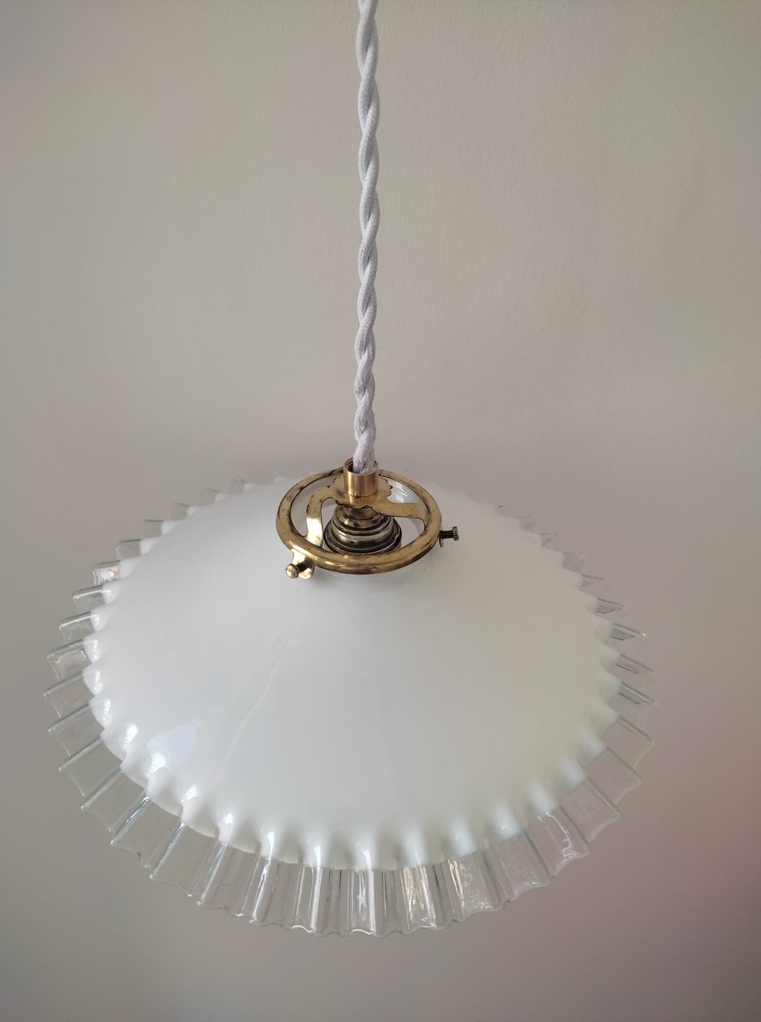 Opaline suspension, 30s