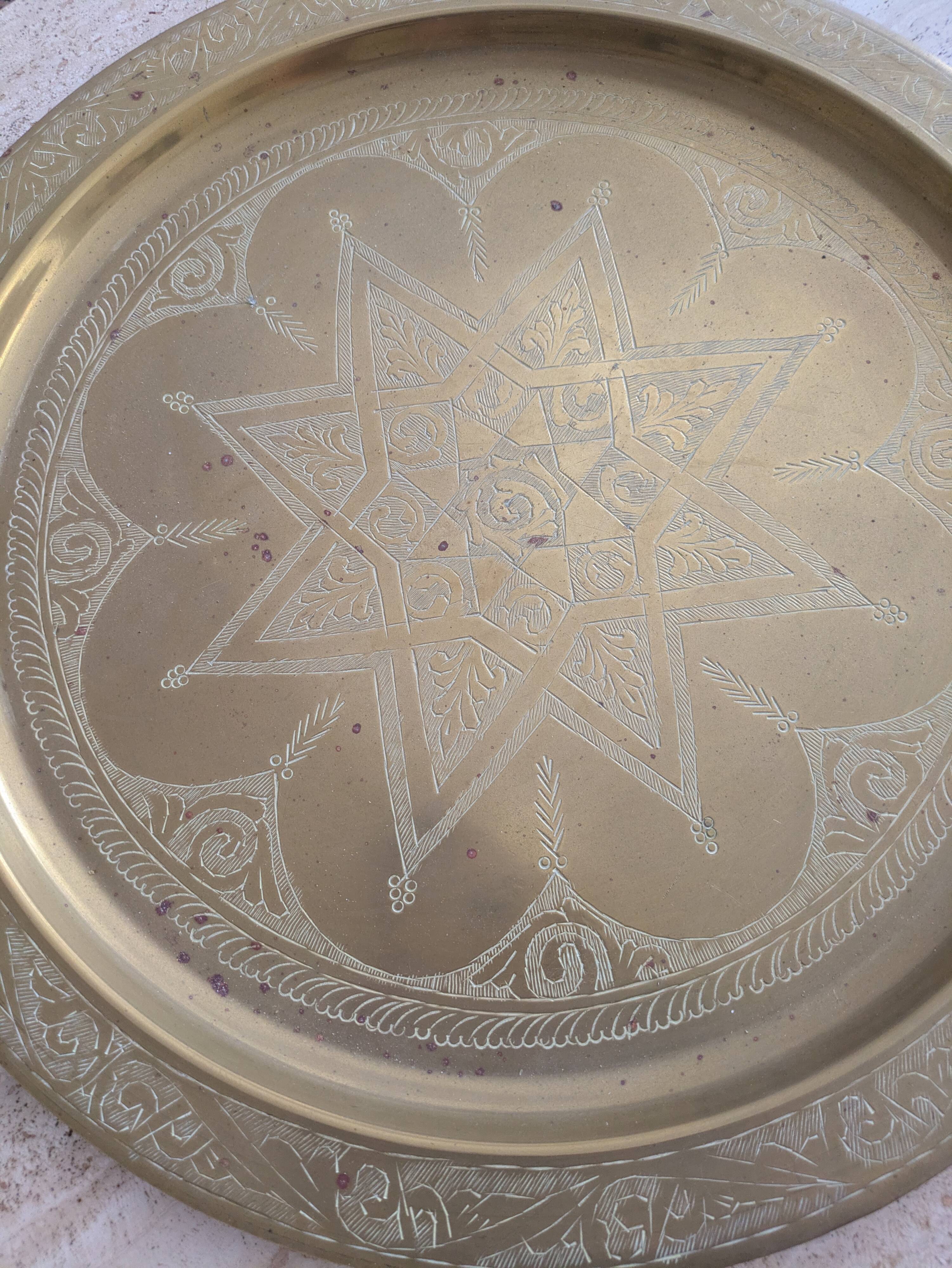 Plateau marocain en laiton ciselé