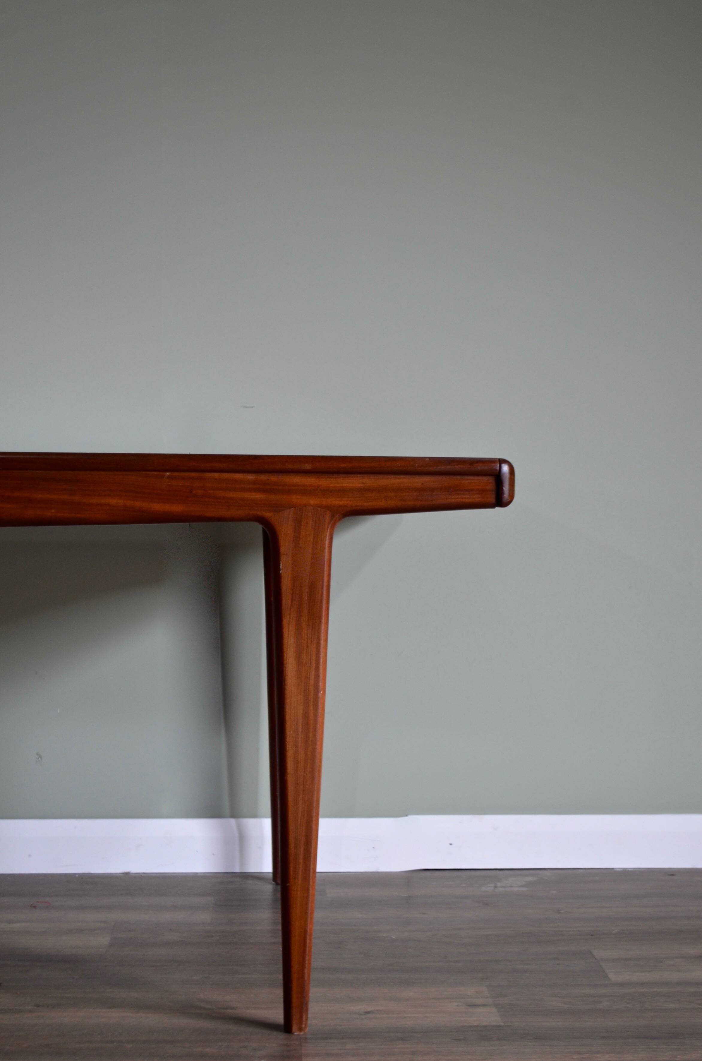 Danish Midcentury Extending Teak Table. Vintage / Modern / Retro / Scandinavian.