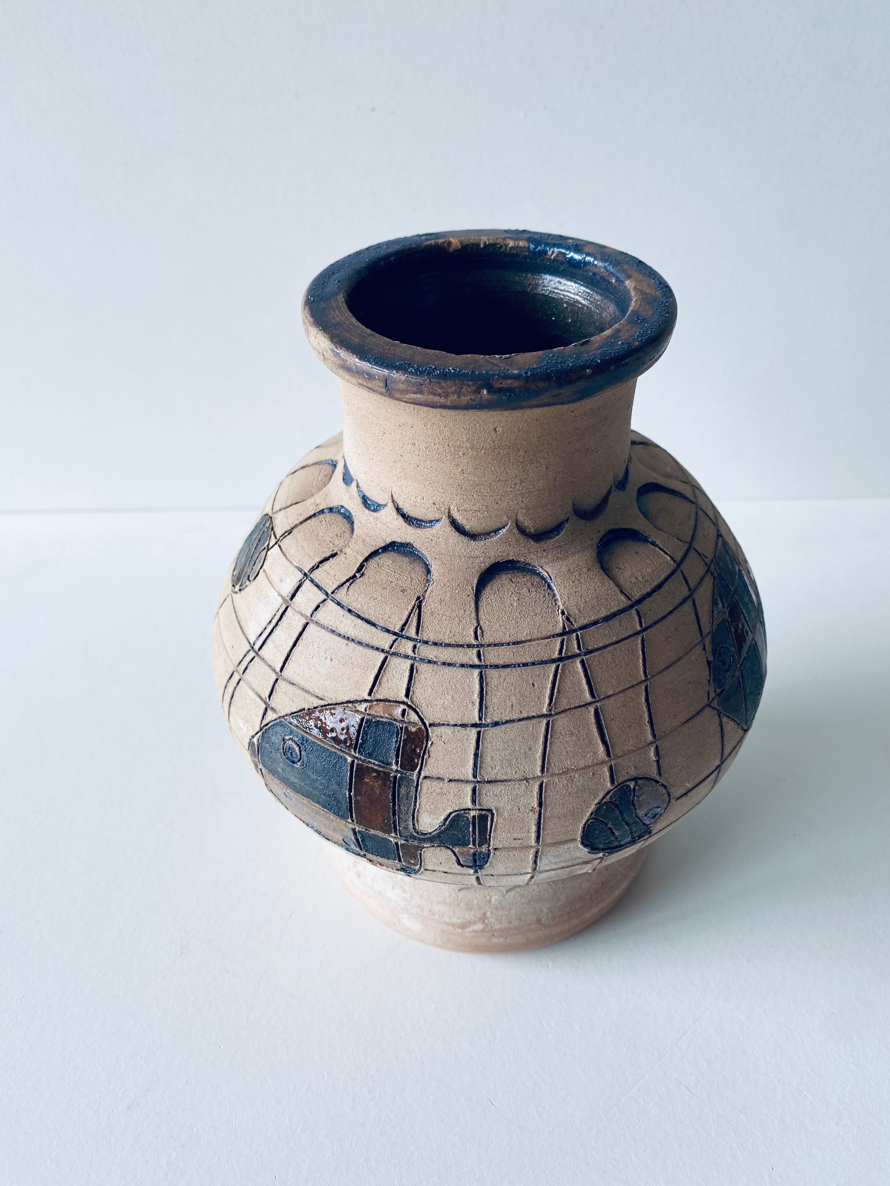 Ceramic vase decoration fish