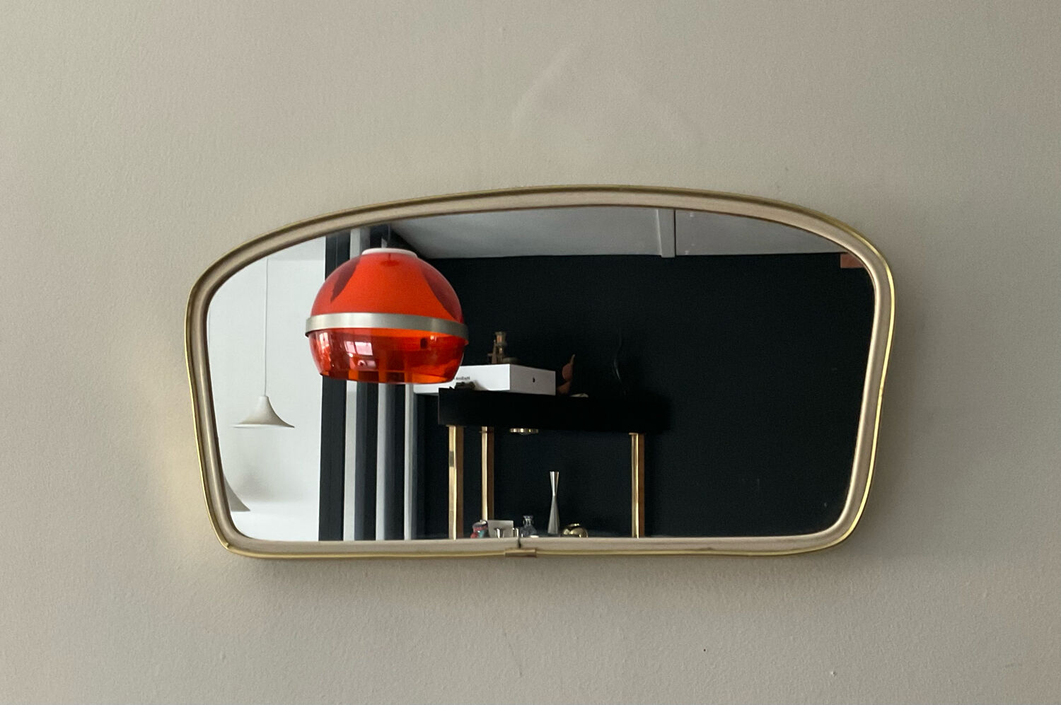 Asymmetrical mirror mirror from the 60s and 70s