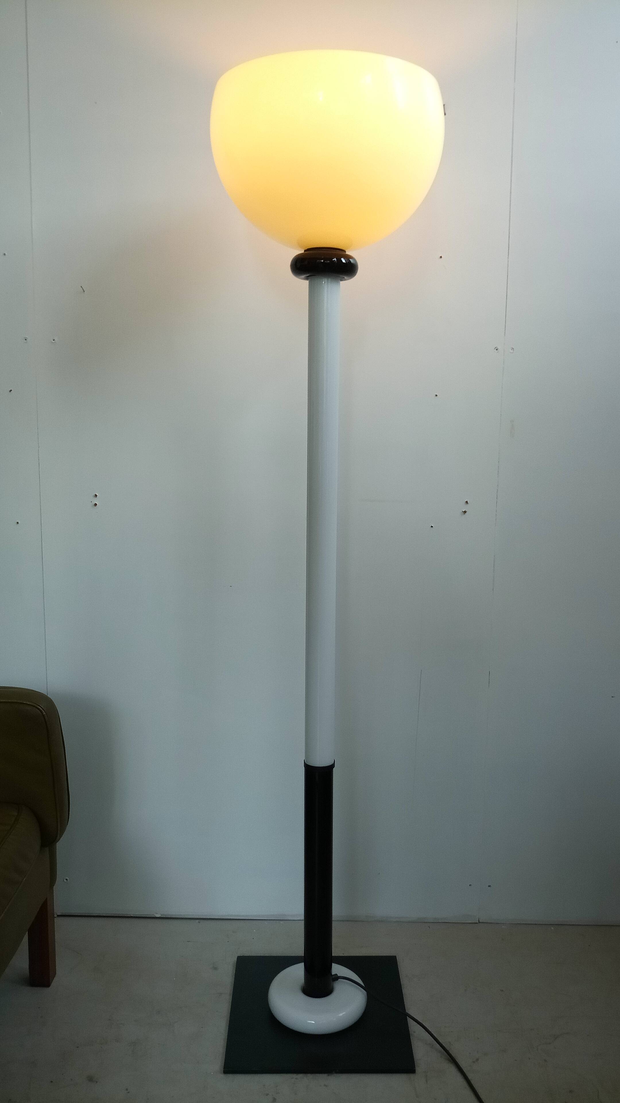 Rare signed Glass Floor lamp by Venini, italy