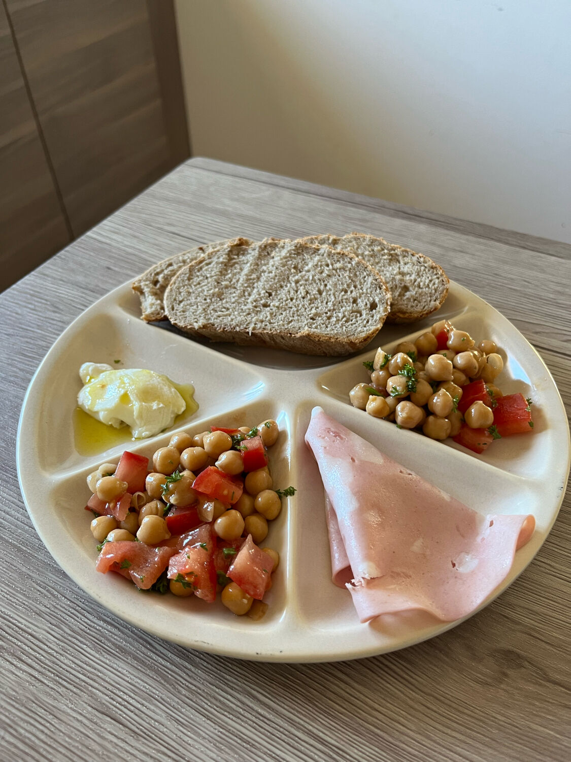 4 fondue plates compartmentalized le creuset