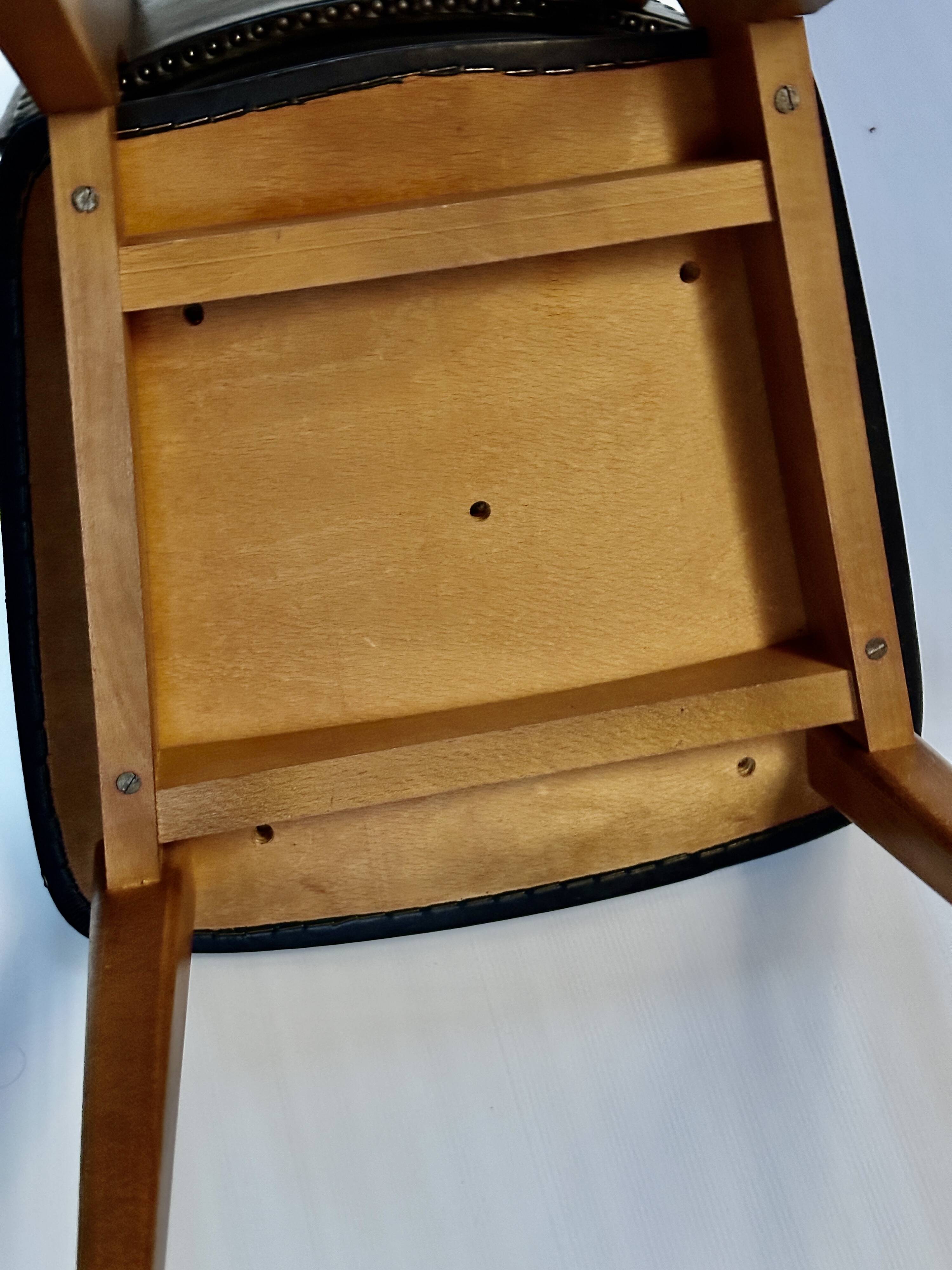 chaise bois et skai noir années 60