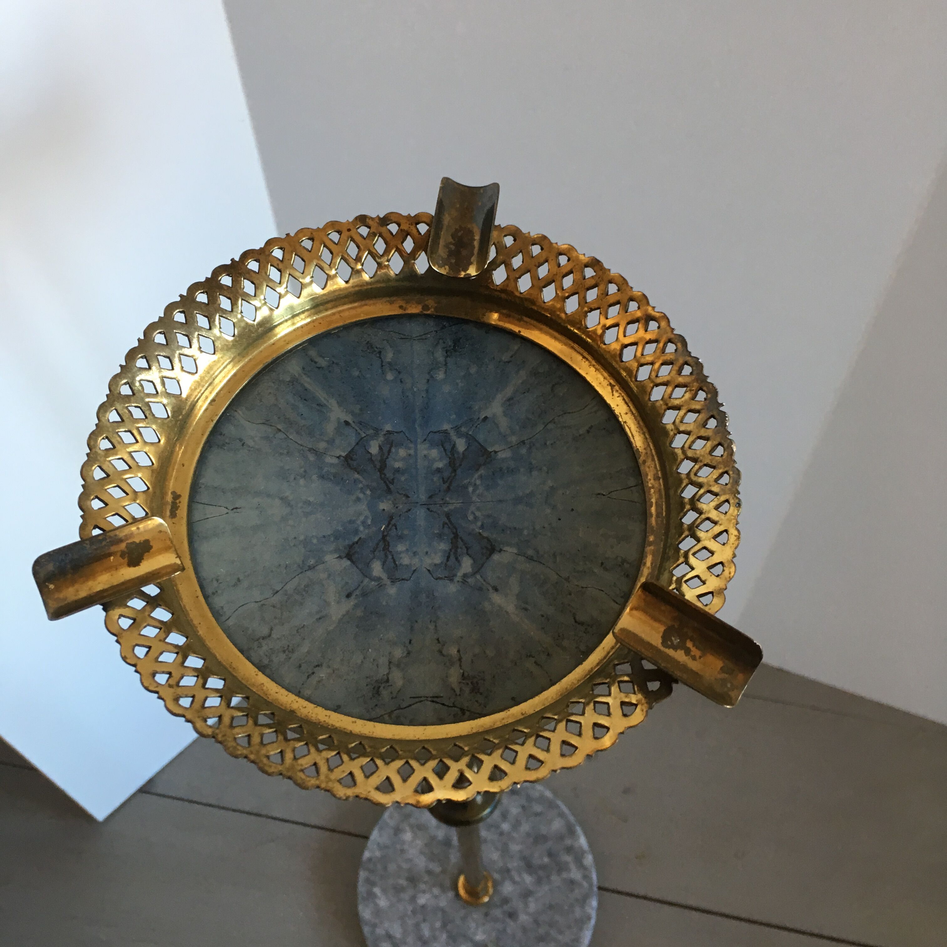 Ashtray mounted in brass and marble