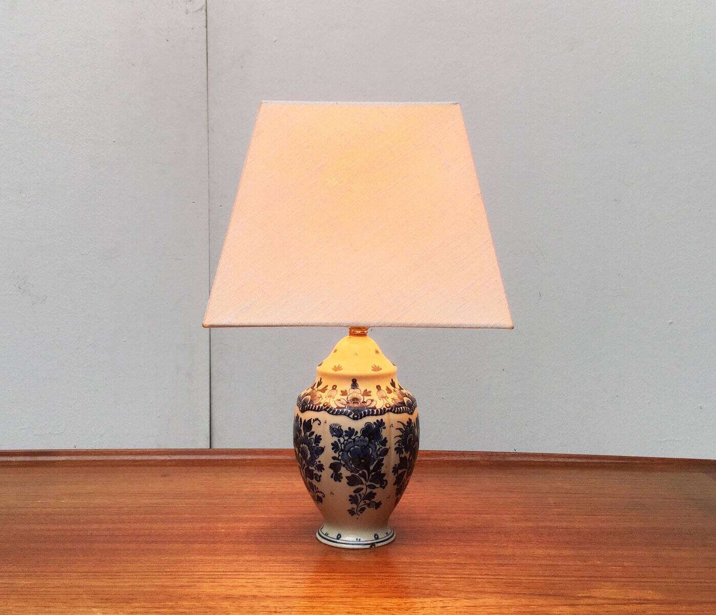 Vintage Dutch Delft blue table lamp by Zenith, Gouda