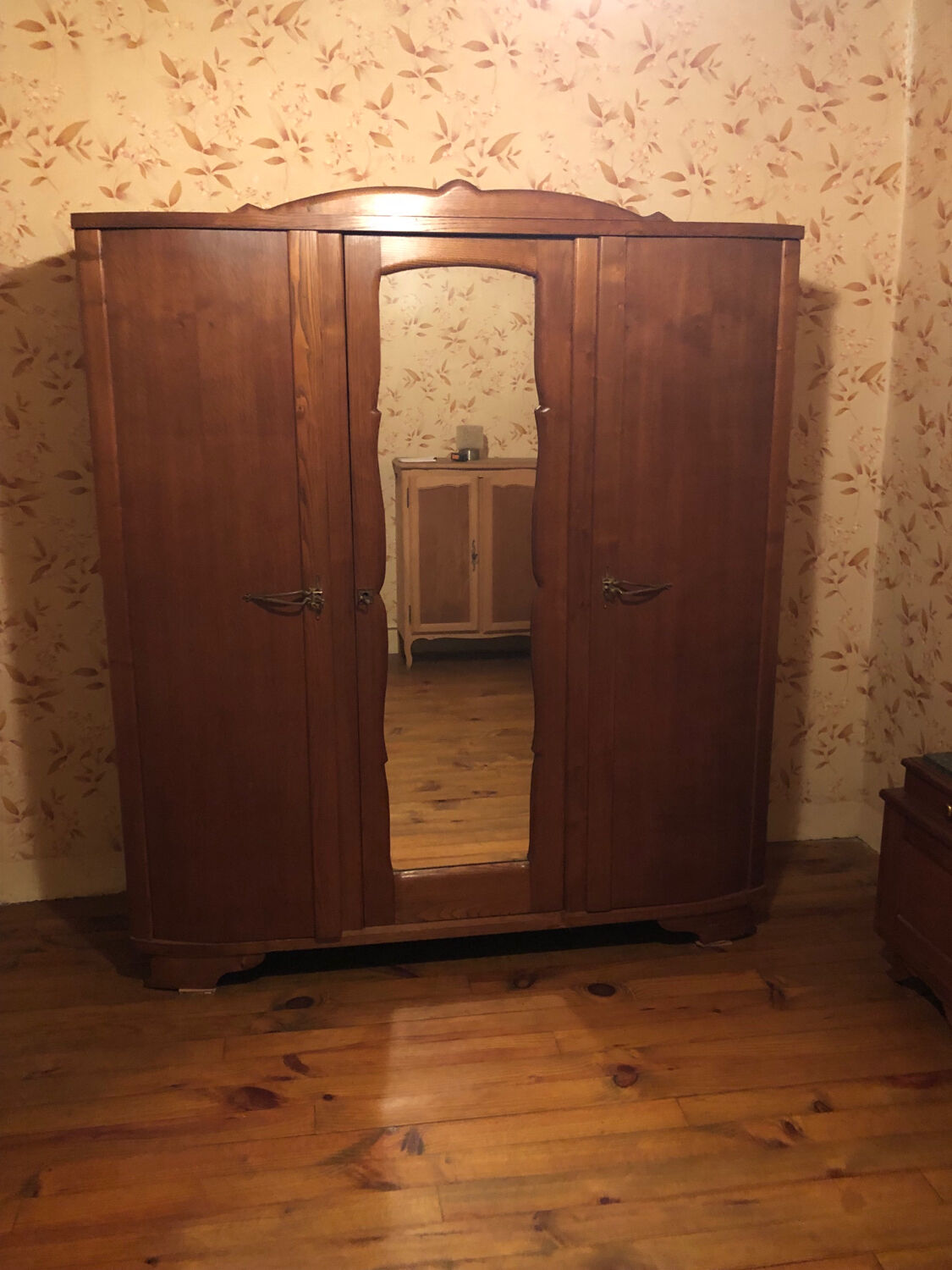 Armoire avec miroir