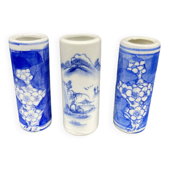 Trio, vases rouleaux chinois, trio de vases, émaux bleus, décor floral, fleurs prunier Gu, Chine