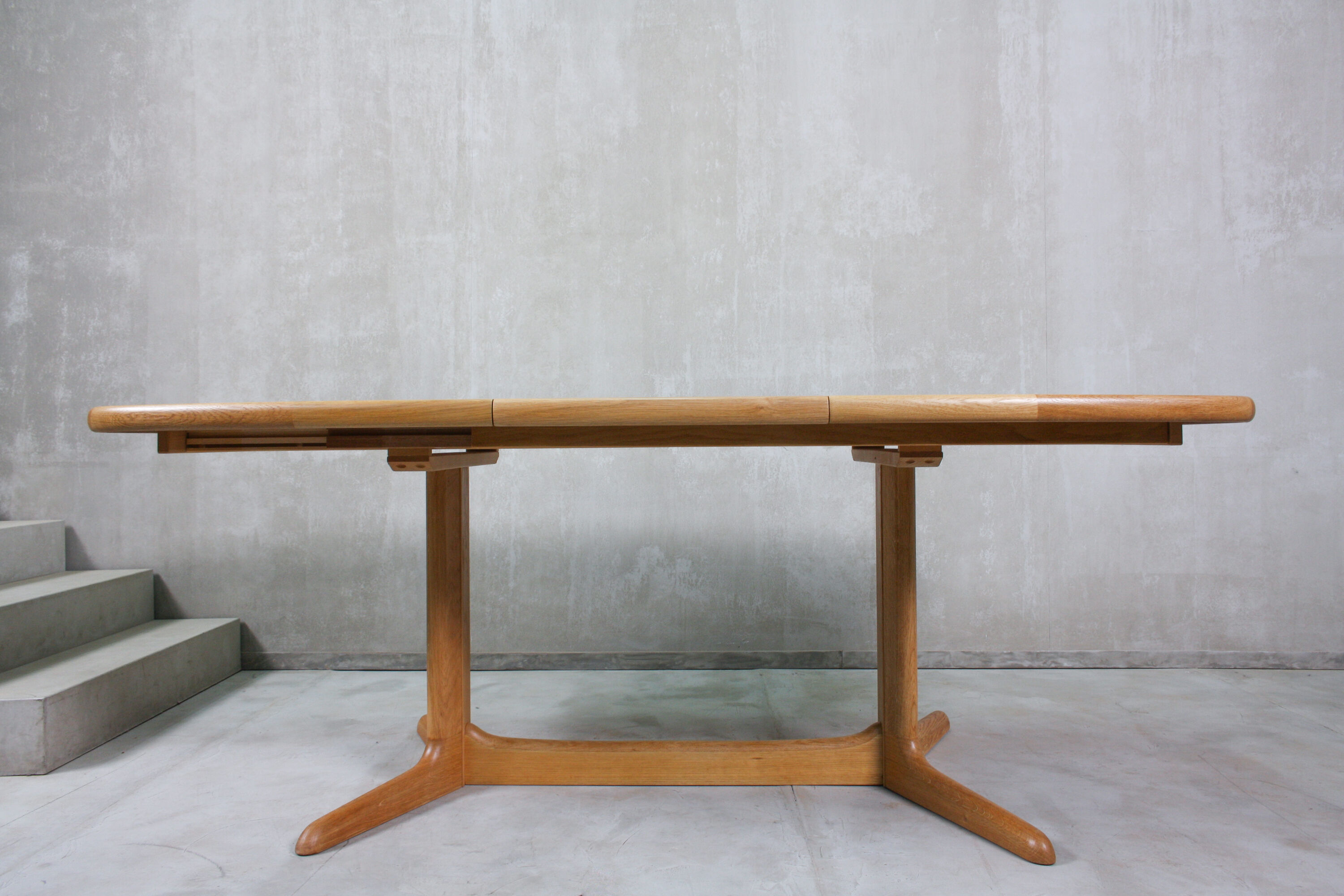 Table ovale en chêne du milieu du siècle de Skovby années 1970