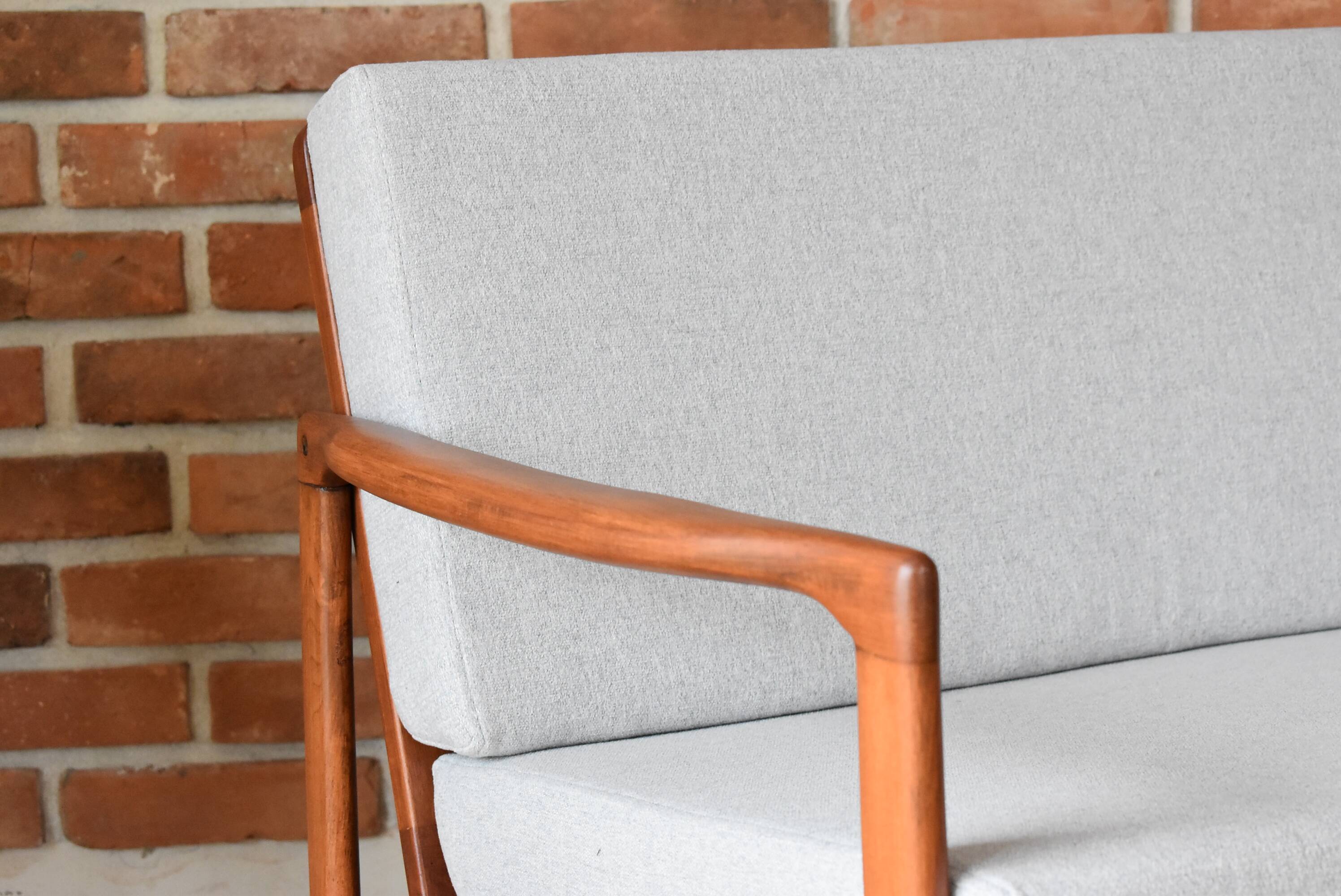 Canapé scandinave deux places, gris clair