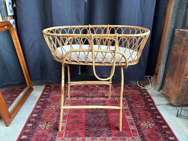 Berceau vintage en rotin – Années 60/70