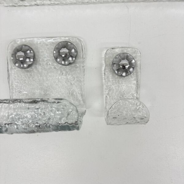 Ensemble de salle de bain Grohe en verre glacé : porte-serviette, porte-savon et plateau.