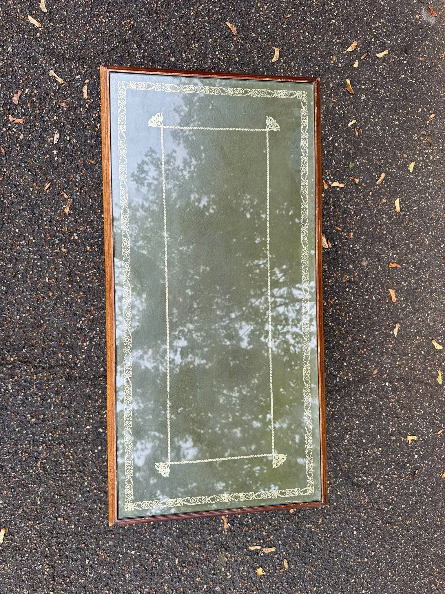 English Regency style coffee table in green leather with gilding and glass from the 1960s.