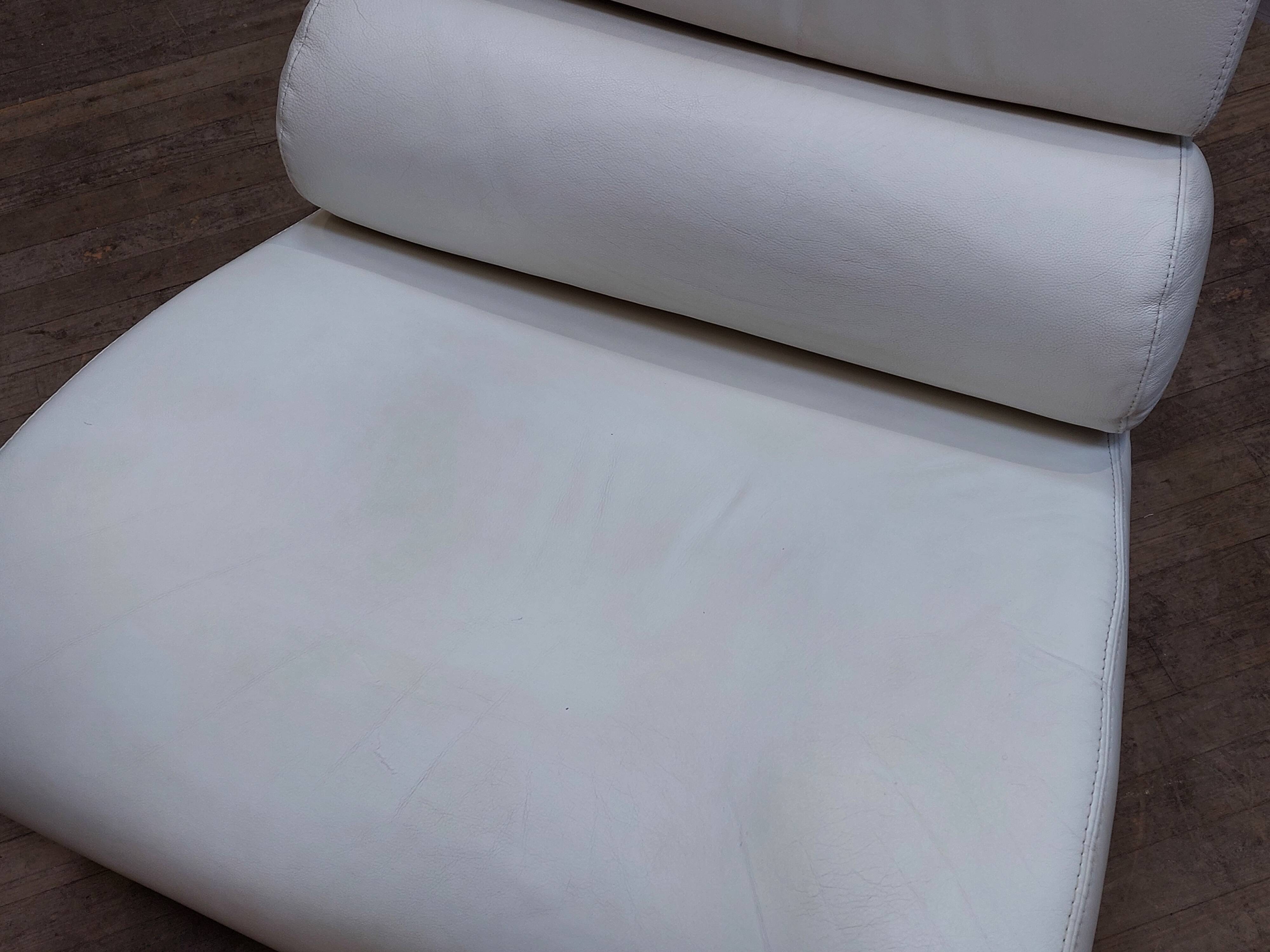 White leather swivel comma armchair by roche bobois - 80s