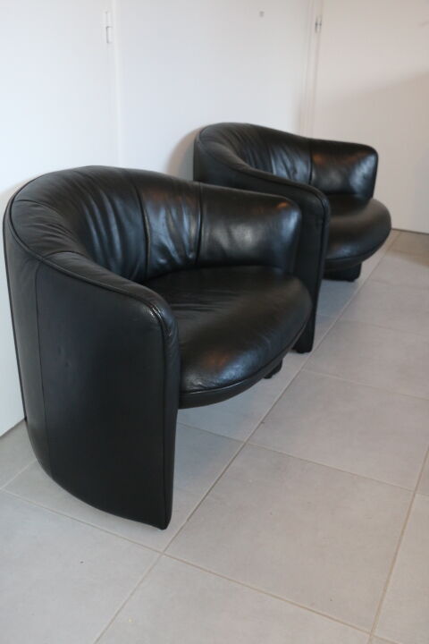 2 armchairs swann black leather