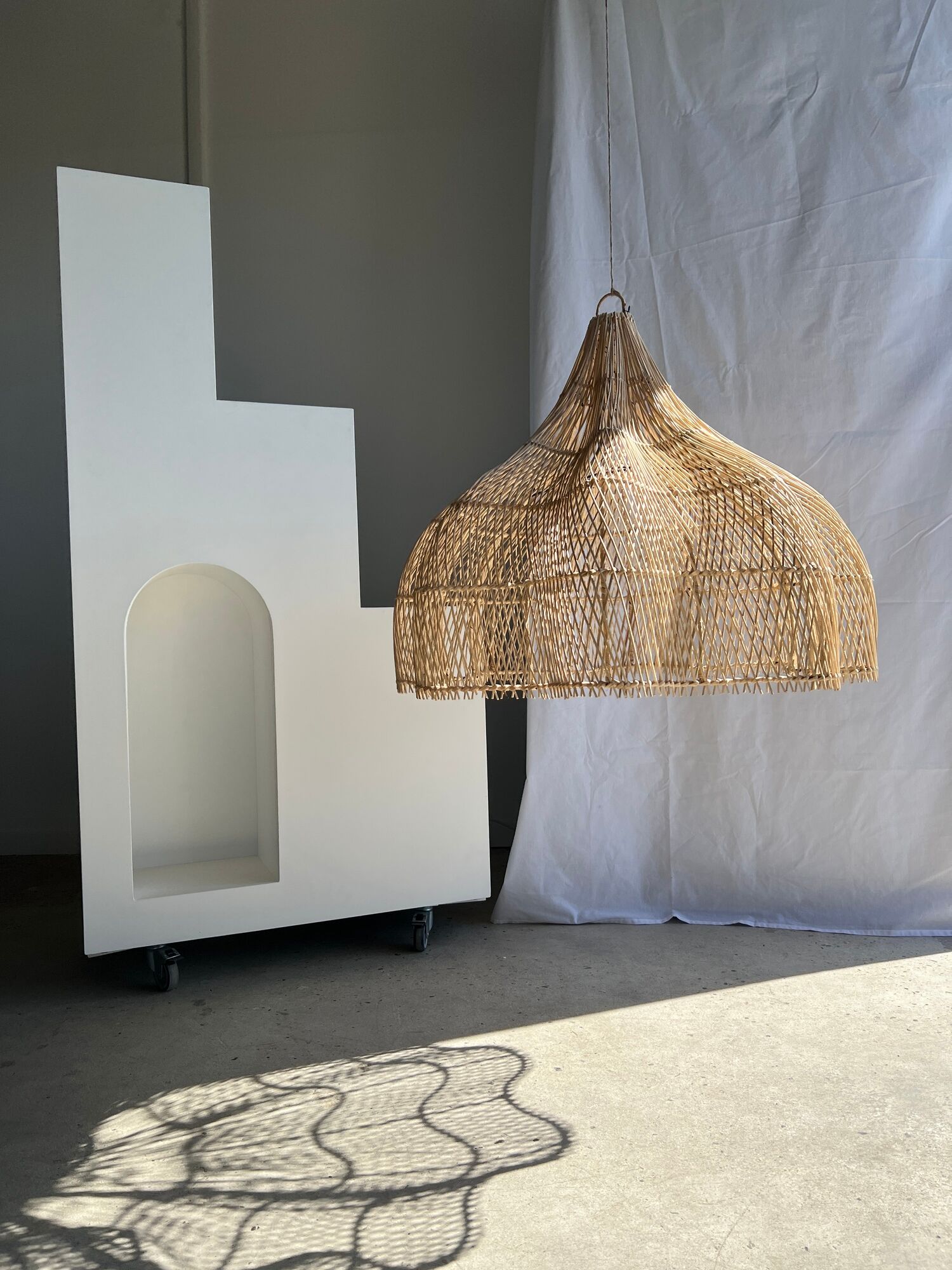 Rattan pendant lamp in the shape of a flower