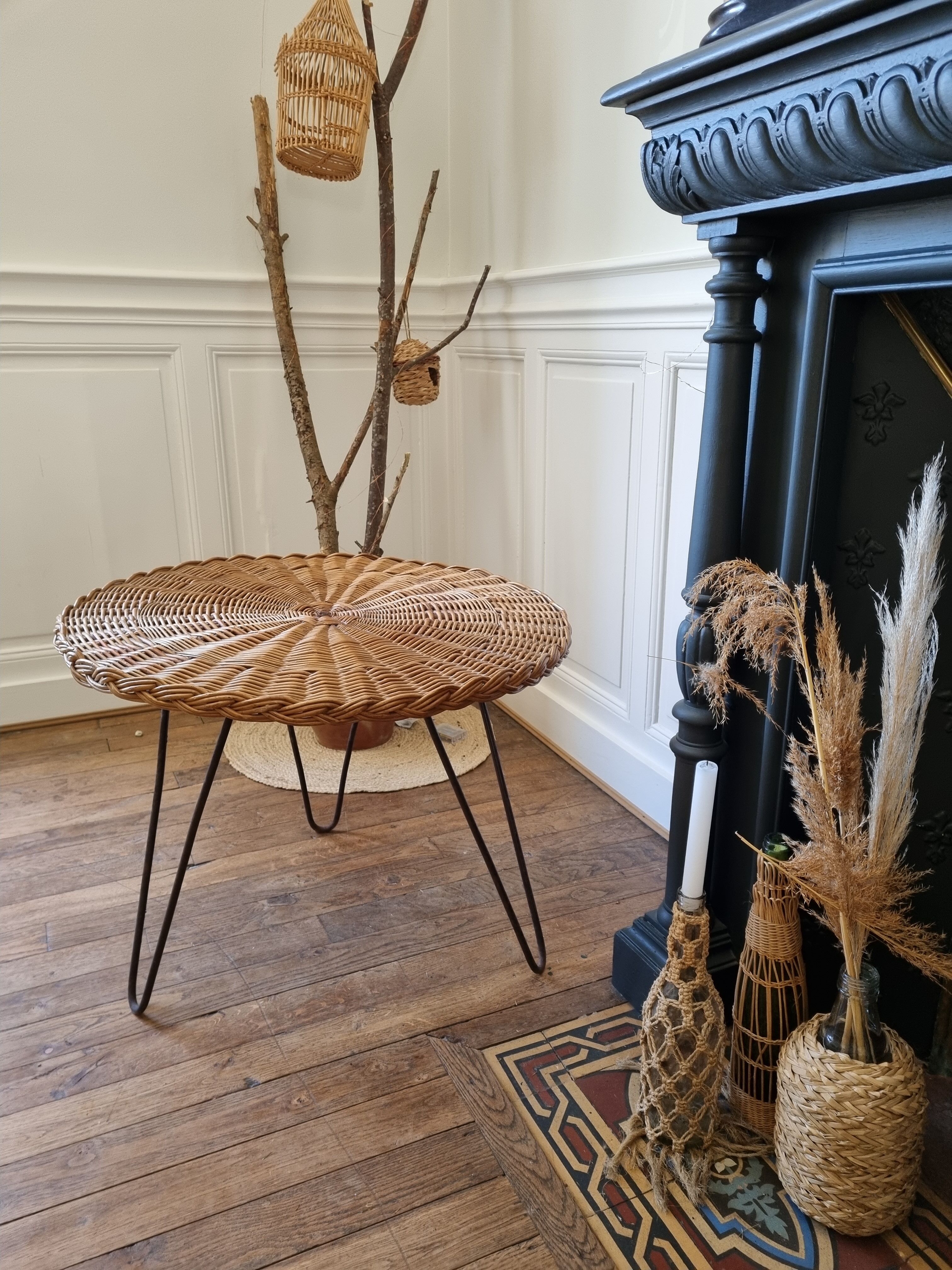 Vintage rattan table iron legs