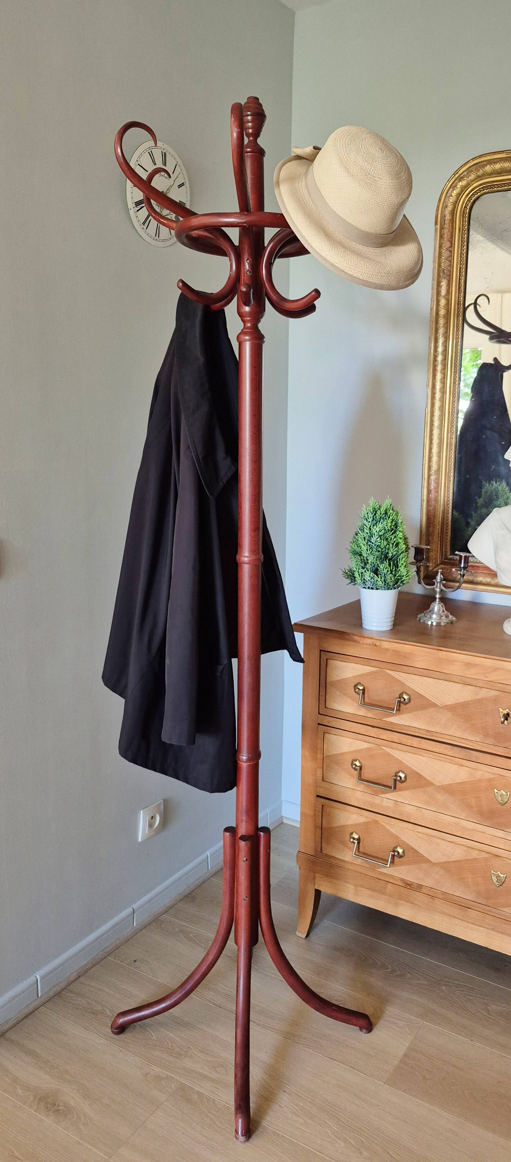 Parrot coat rack in turned wood