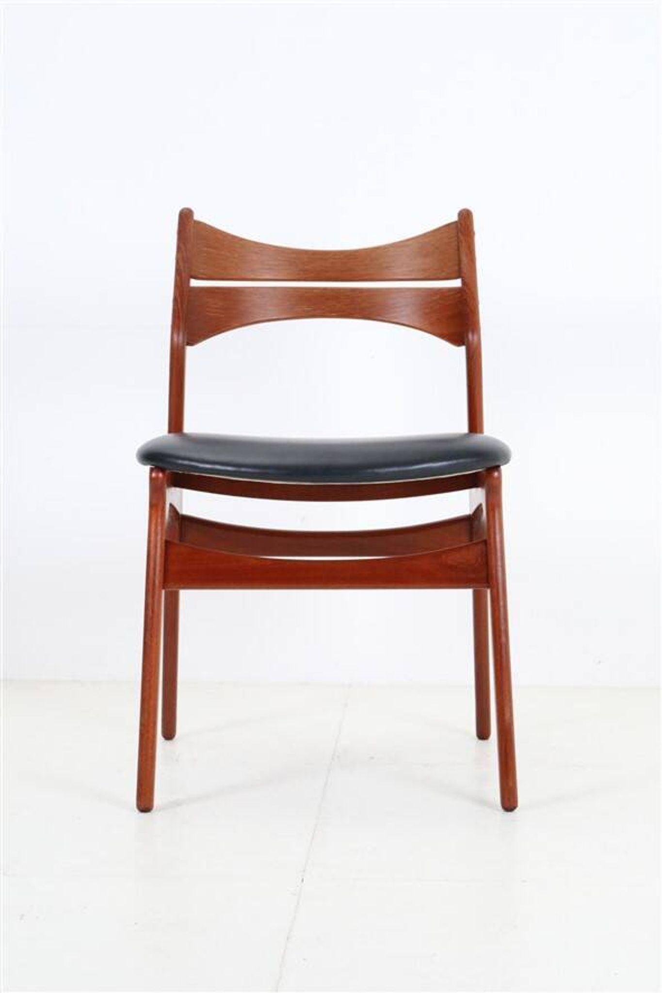 ACO Møbler / Erik Buck “310” teak chair / black leather / mid-century Danish modern design / 1960s / Buch