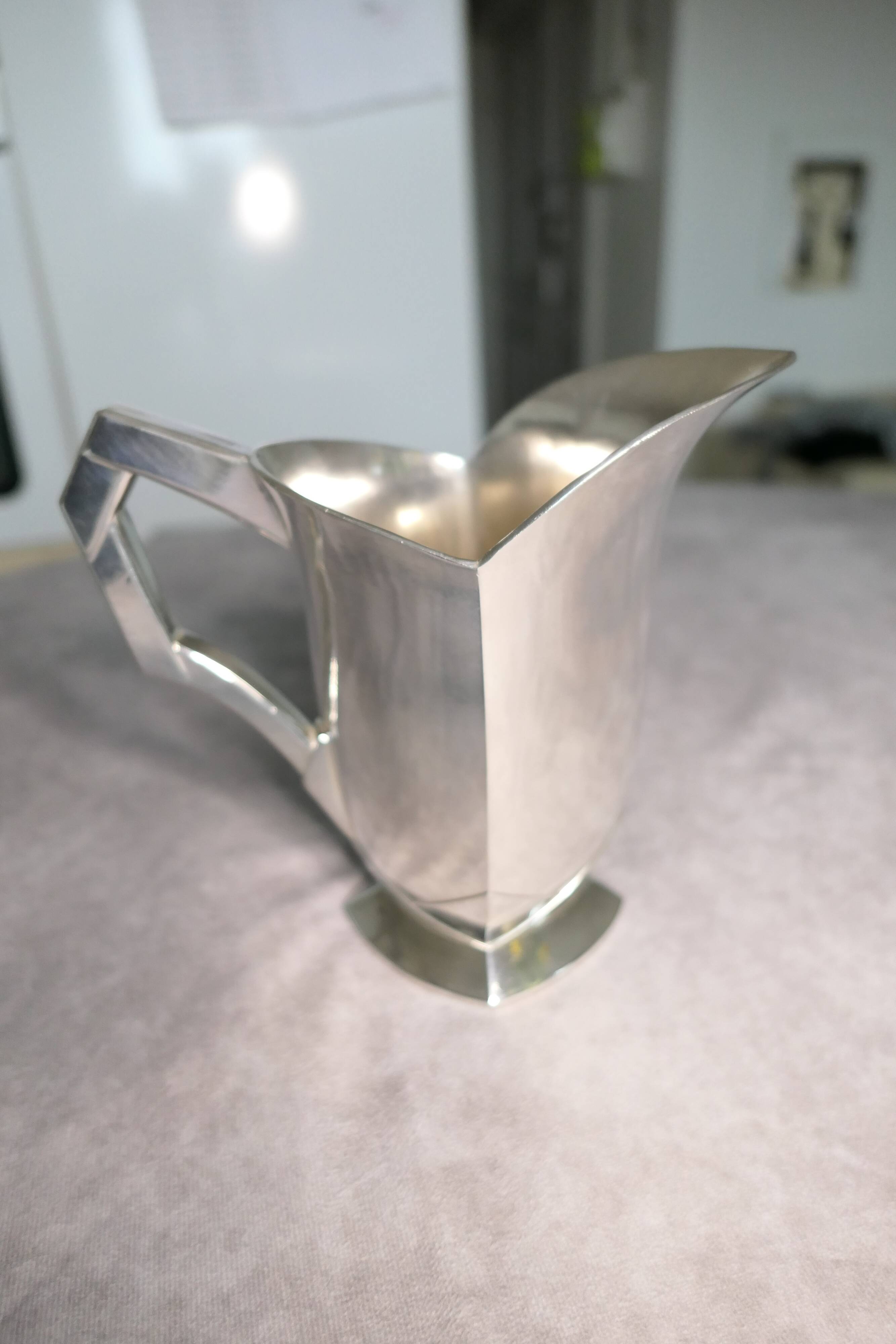 Art Deco pitcher Gallia Christofle by Louis Sue and Mare, silver-plated metal.