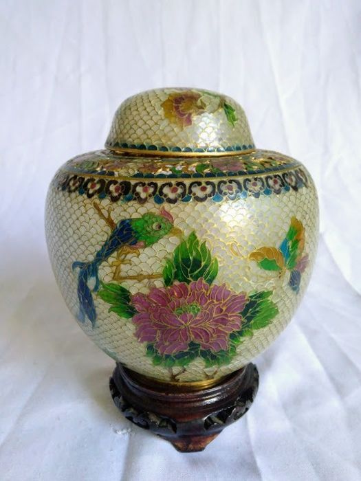 Openwork plique-à-jour enamel pot - 1920 to 1949 - China