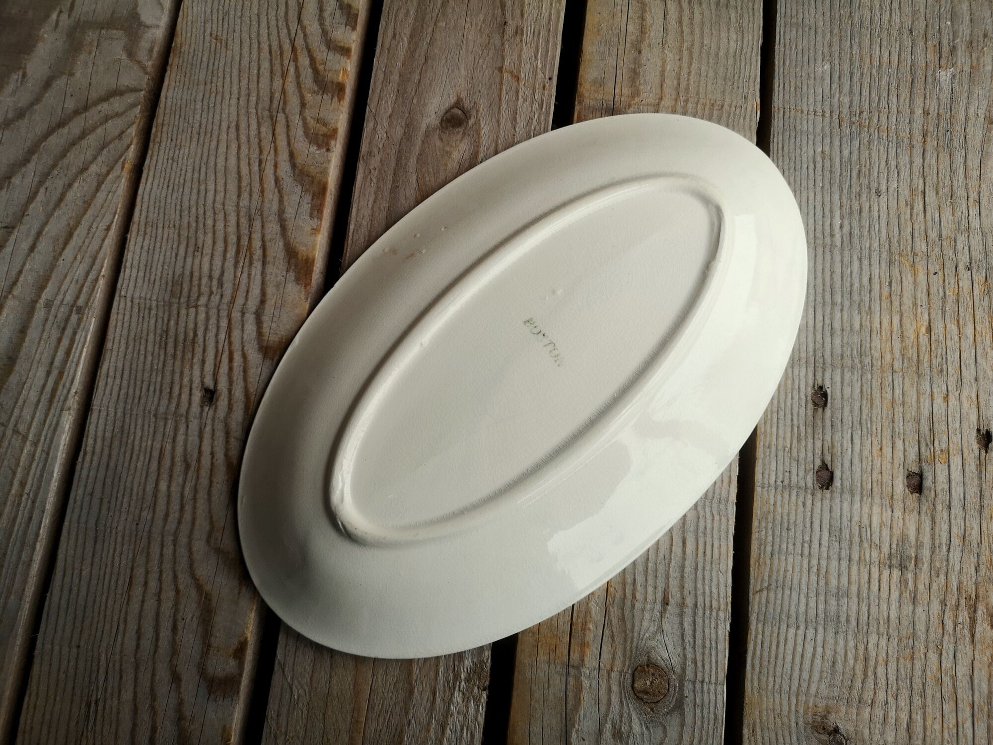 Dish out of ceramics decor orange and green