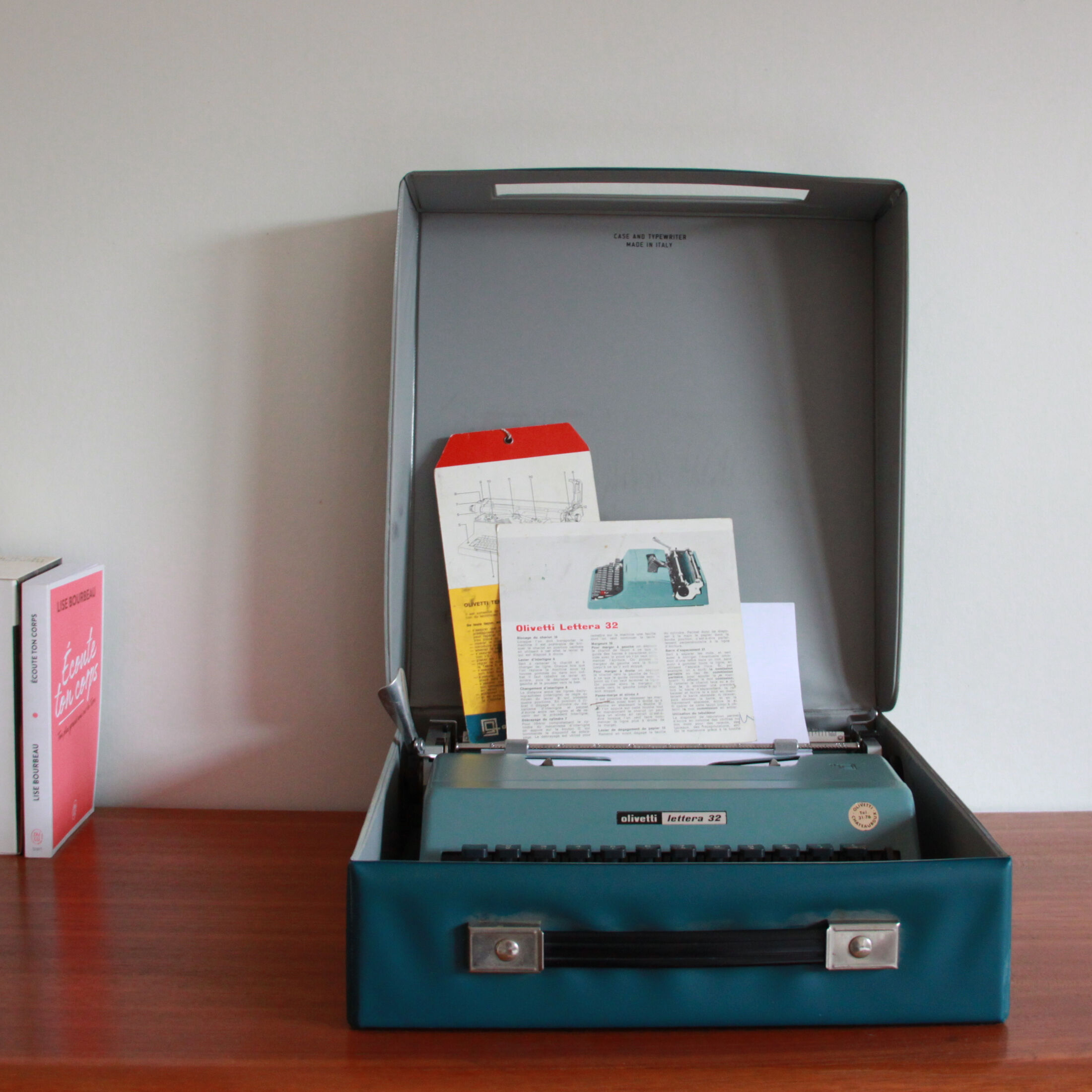 Lettera 32 Olivetti green blue typewriter with its original box
