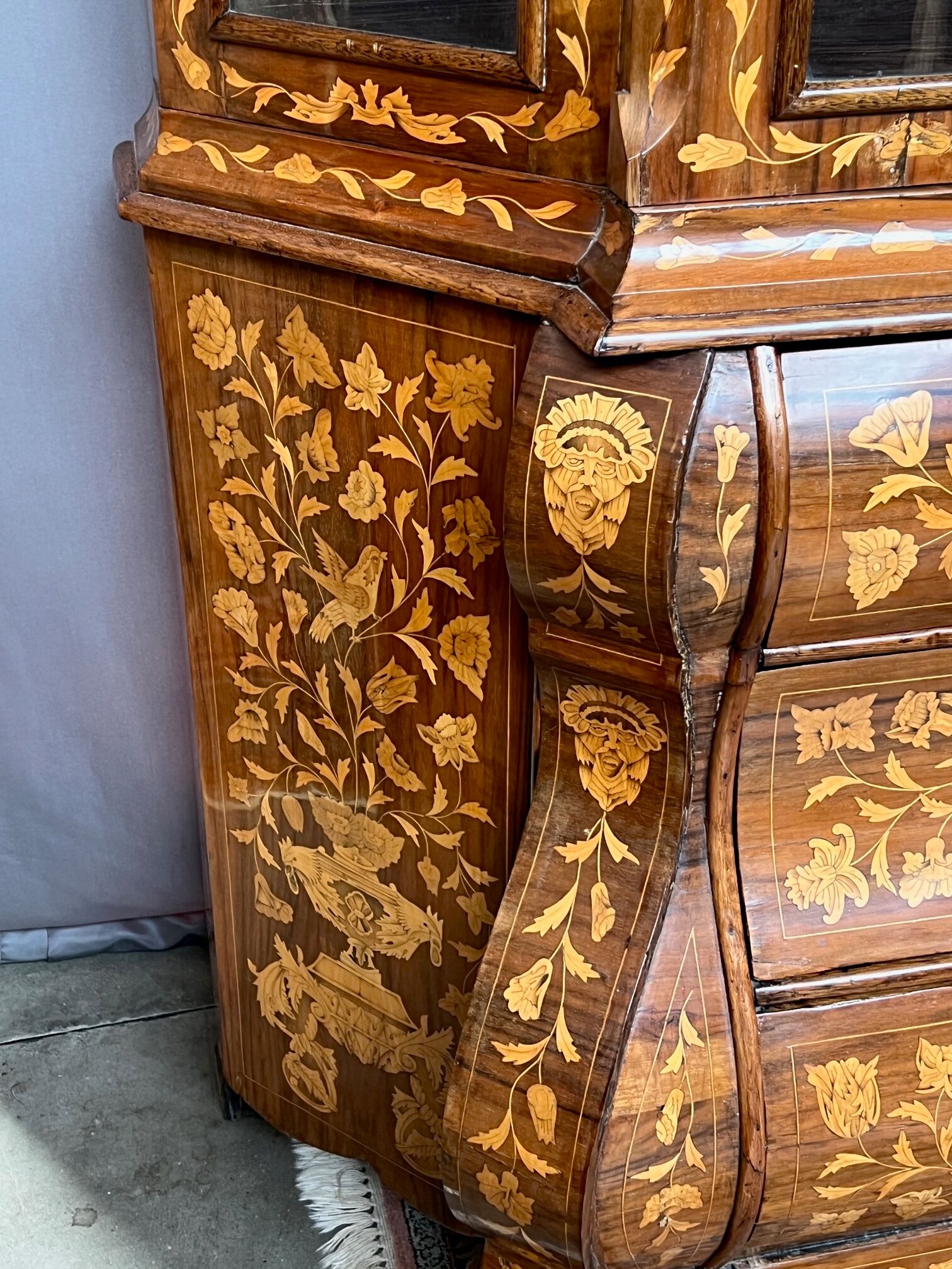 Antique Dutch display cabinet 18th century.