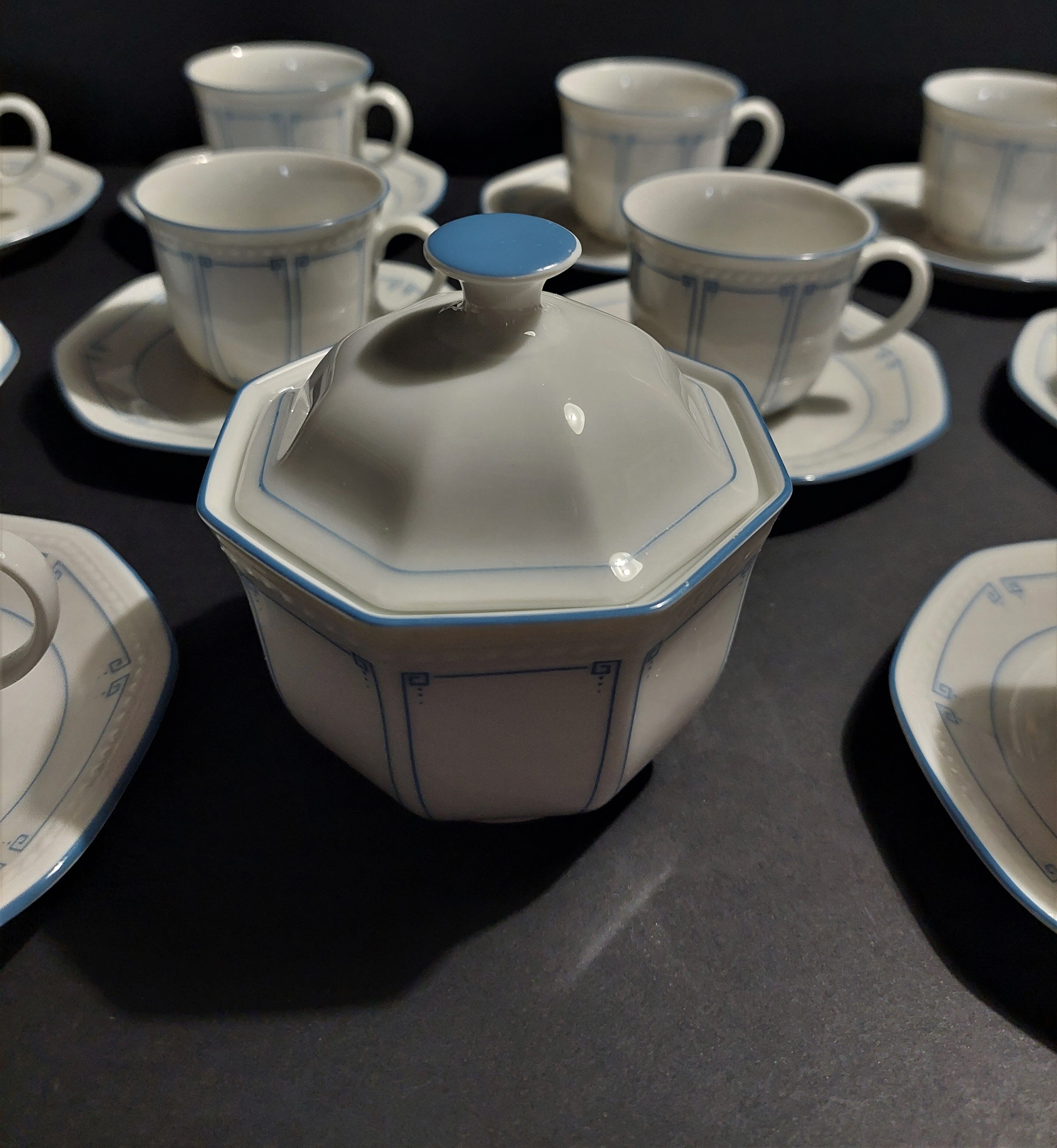 Série de dix tasses à café et sucrier en porcelaine Schirnding Bavaria XXème