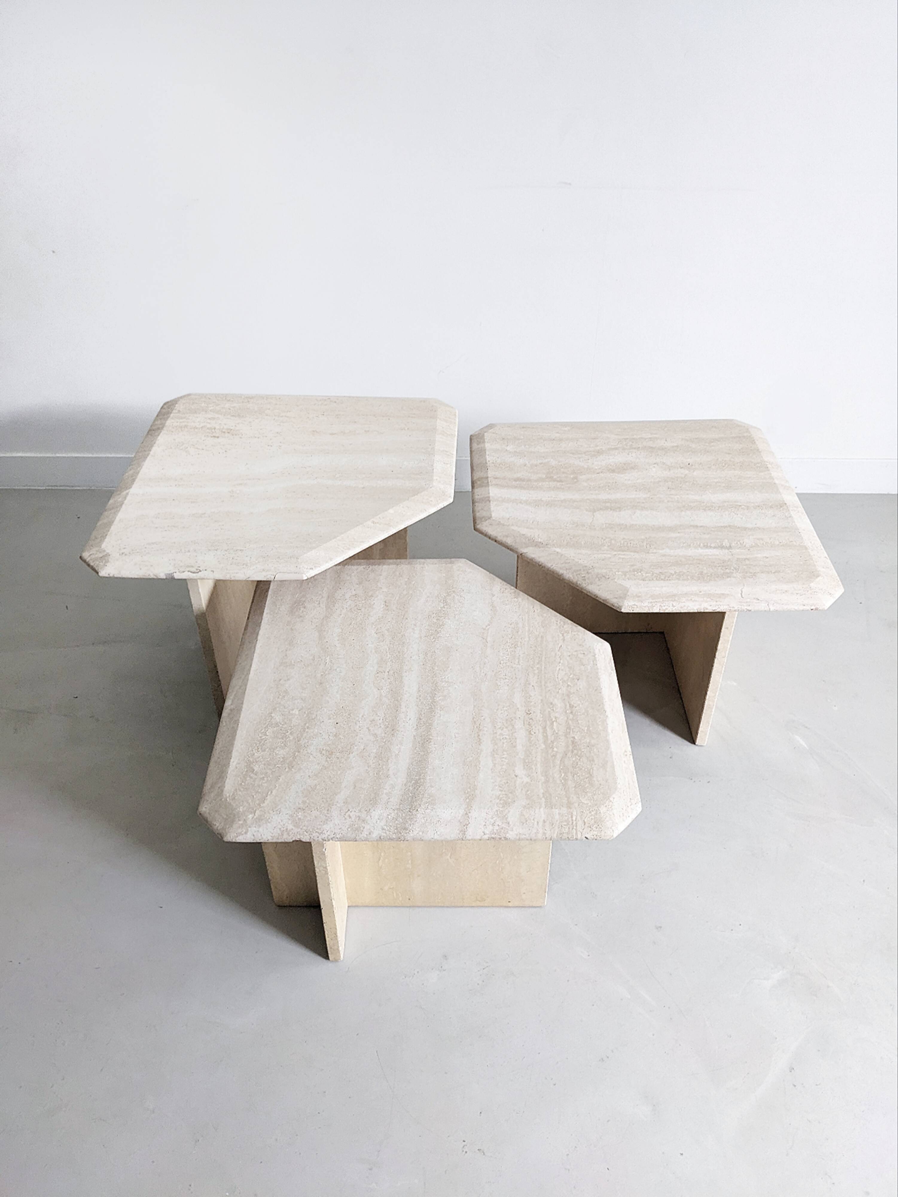 Tables gigognes en travertin années 1980