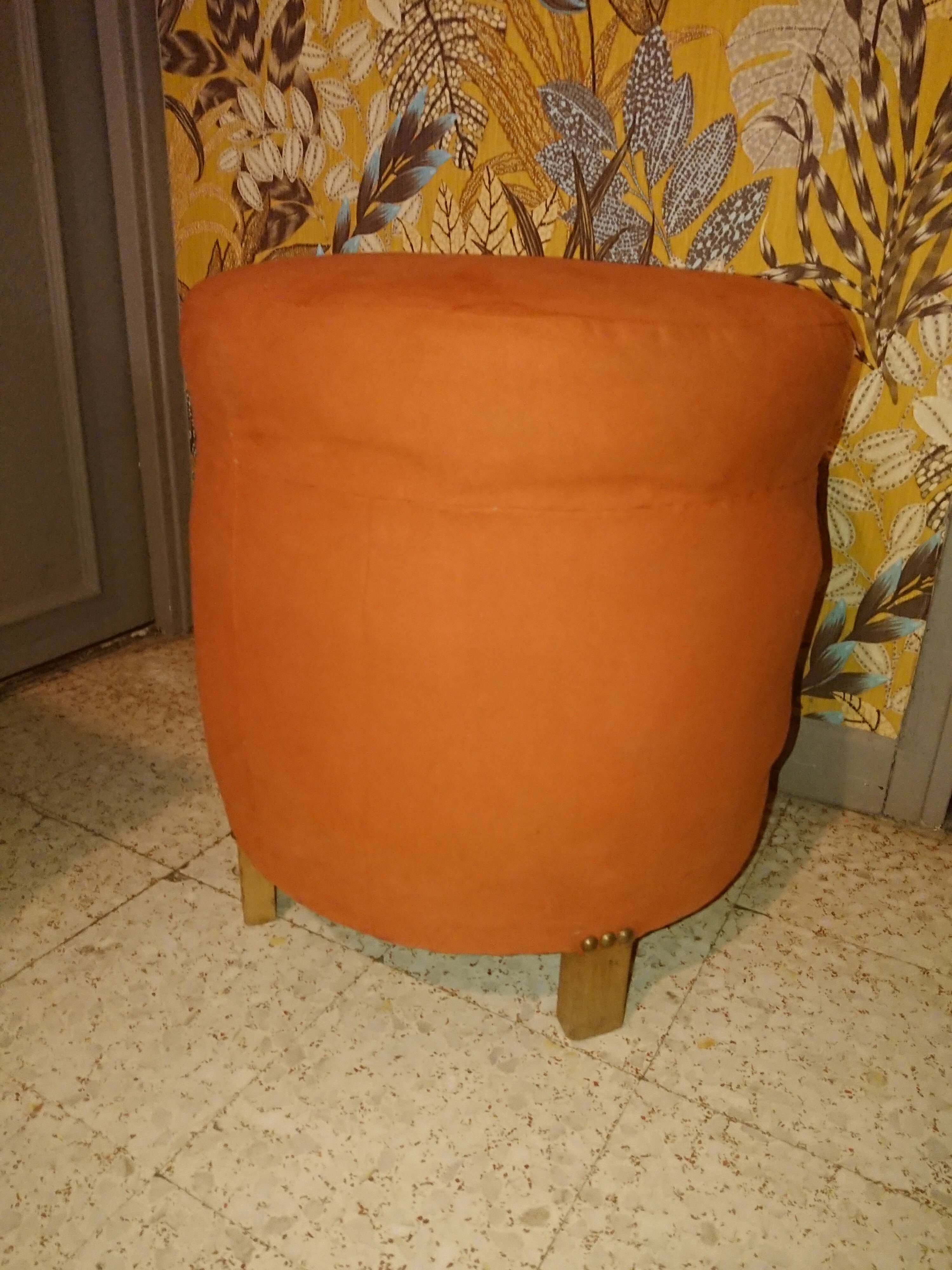 Pouf art deco in suede fabric color orange wooden legs