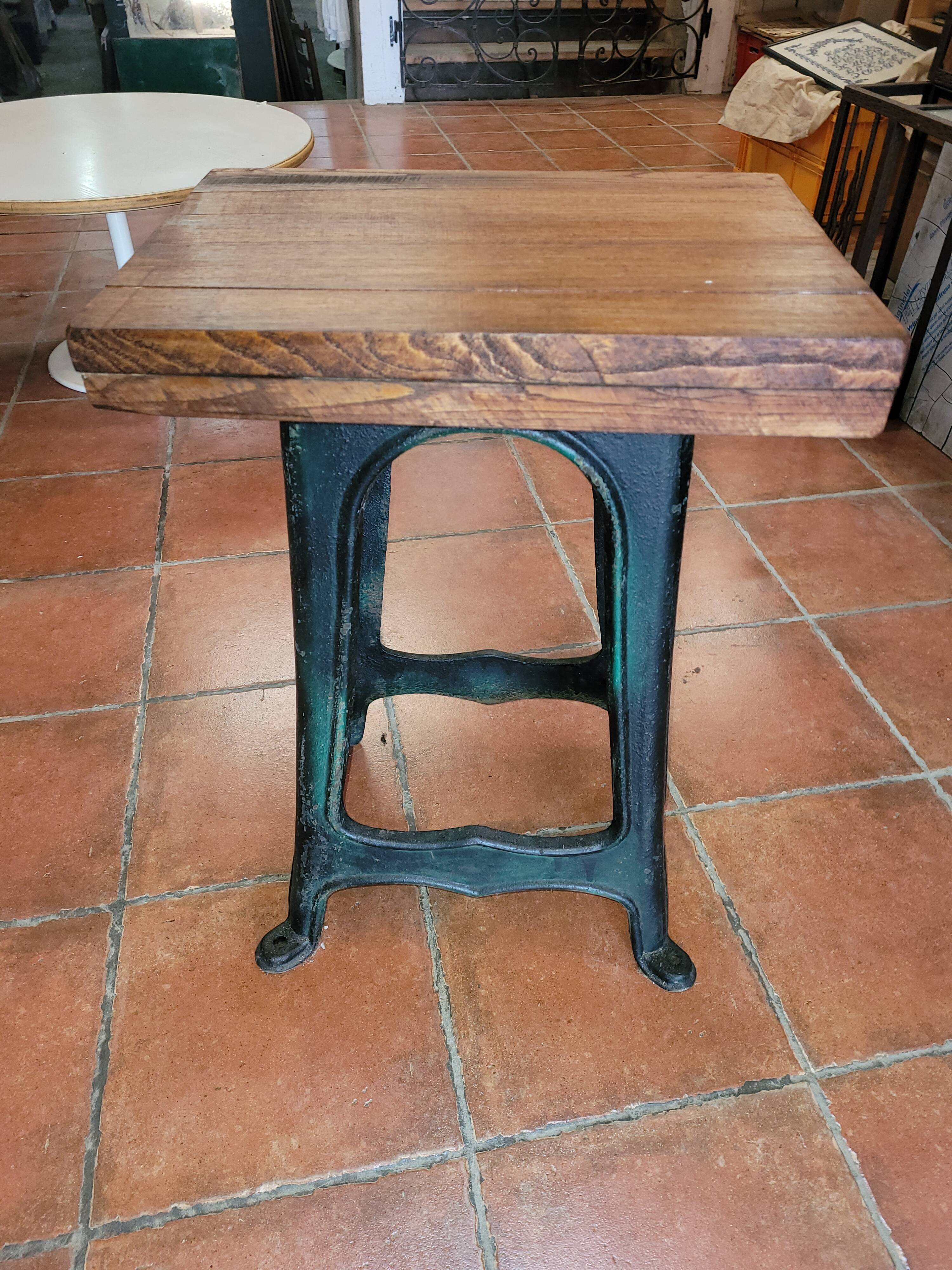 Industrial table cast iron foot