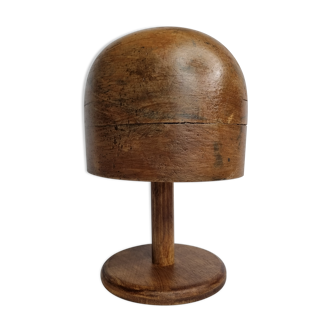 Forme à chapeau en bois ancienne sur pied, 1900
