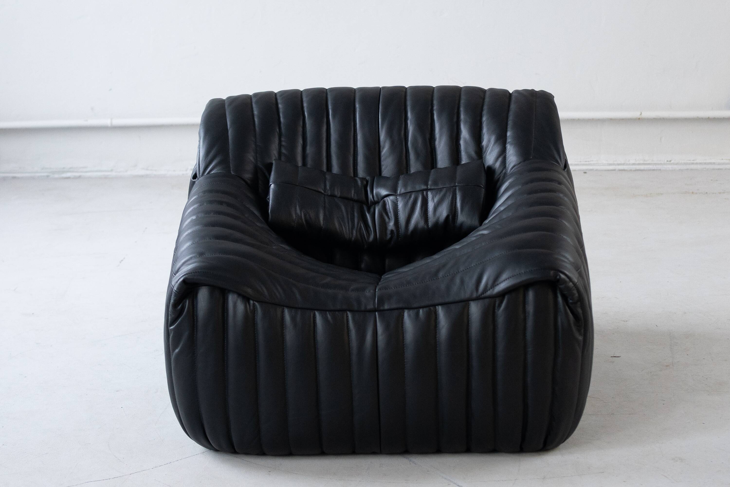Sandra Set par Annie Hieronimus pour Cinna – Collection de canapés en cuir noir