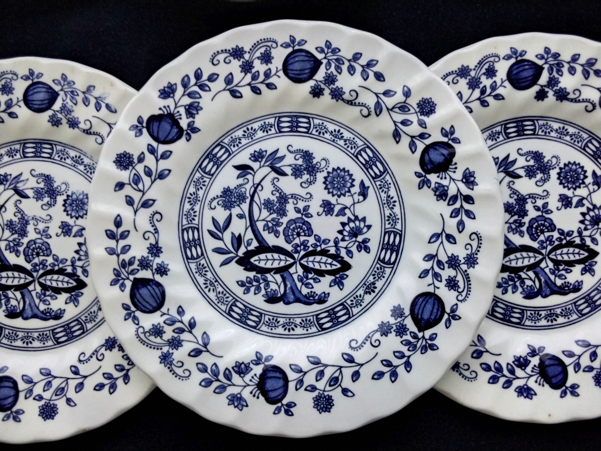 Set of 6 Crown Clarence English porcelain dessert plates