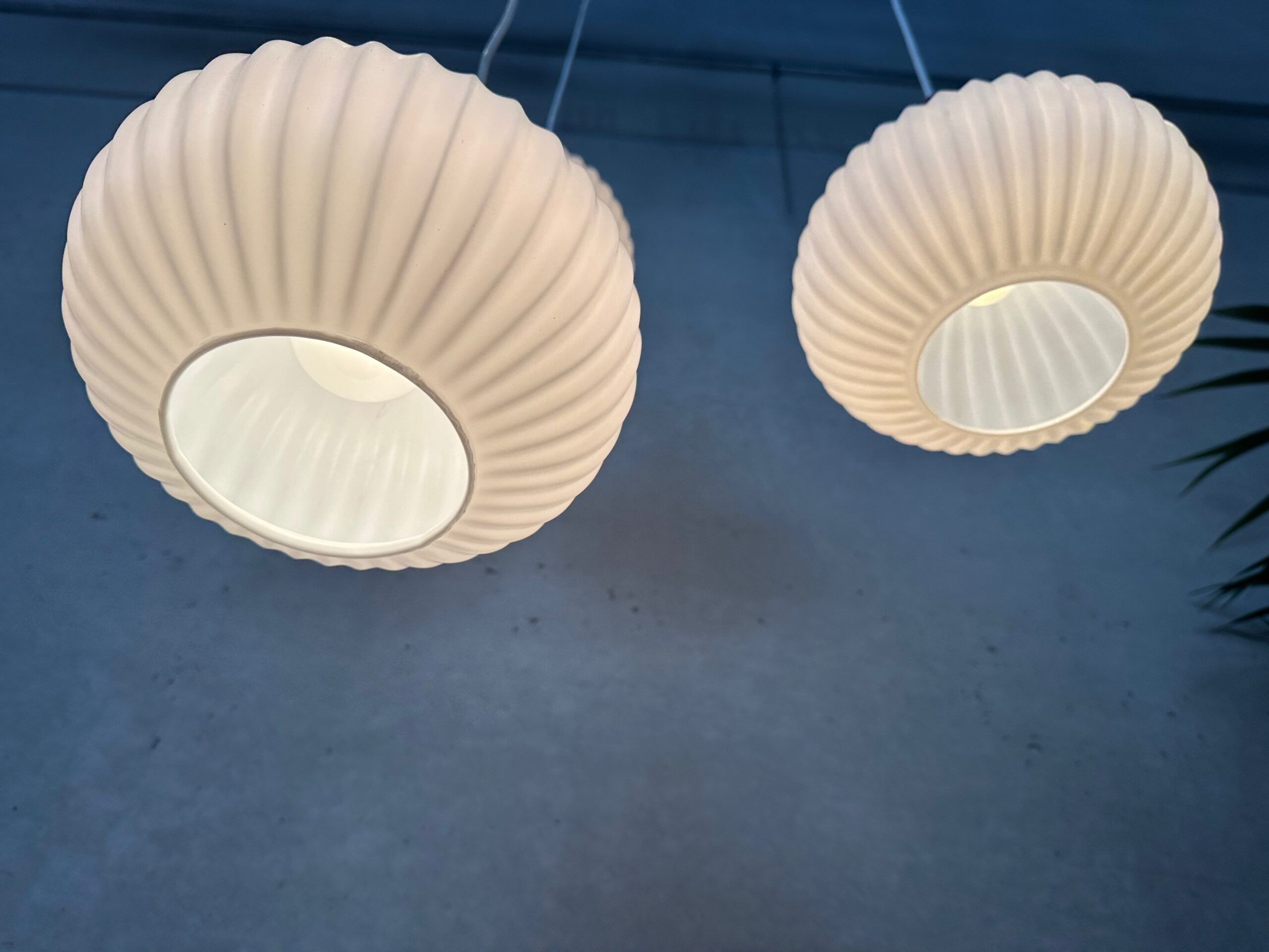 3 suspensions 'Japandi' en teck et opaline