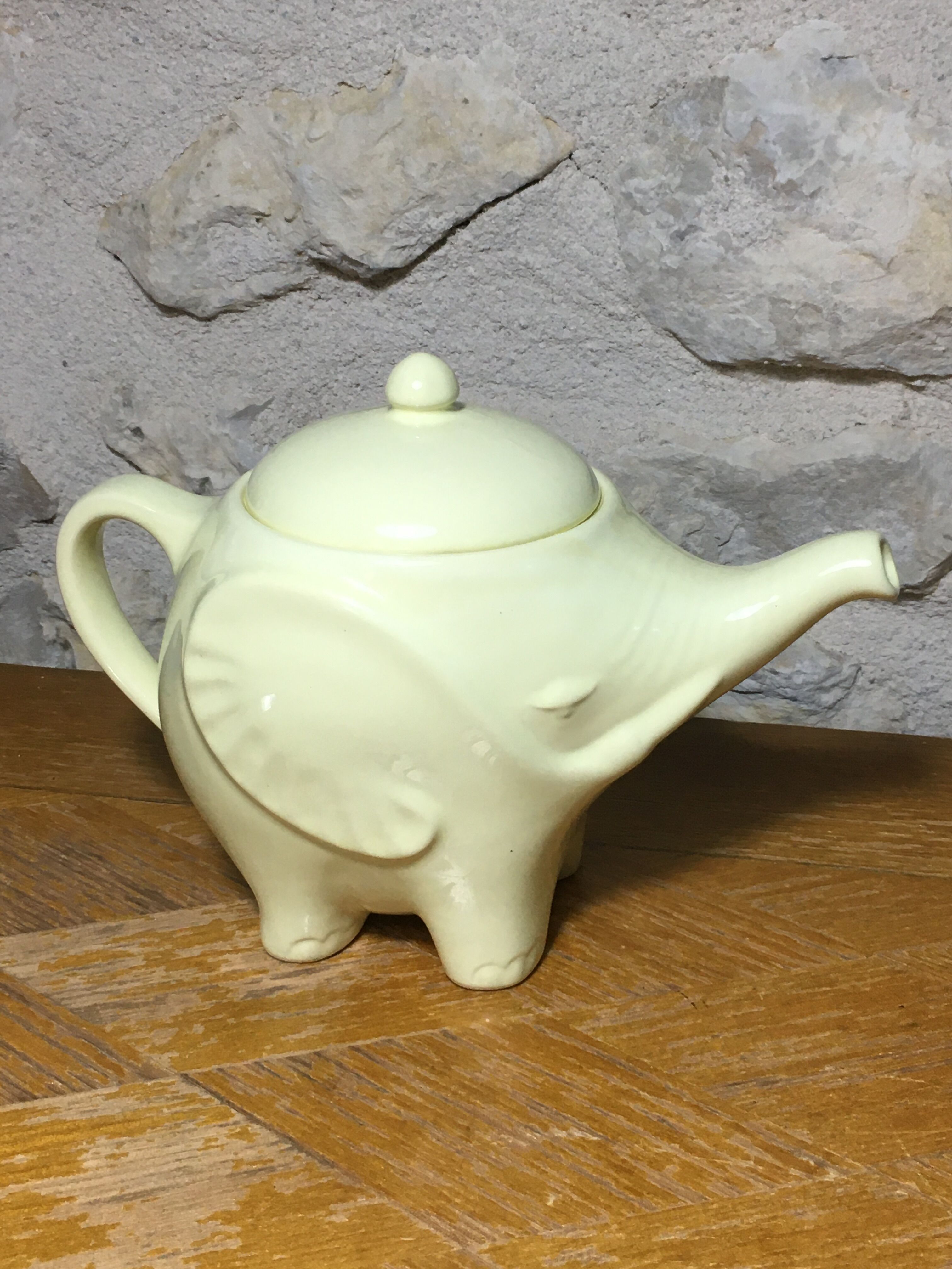 Elephant teapot Sainte Radegonde France Vintage