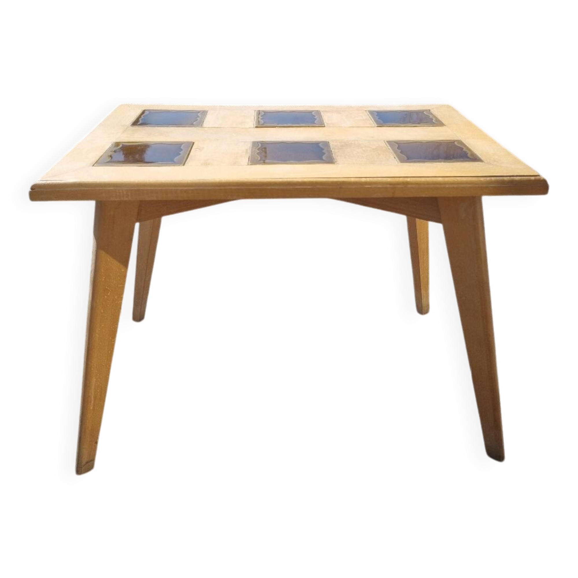 Vintage coffee table with tapered legs.