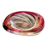 Empty pocket in pink tinted glass