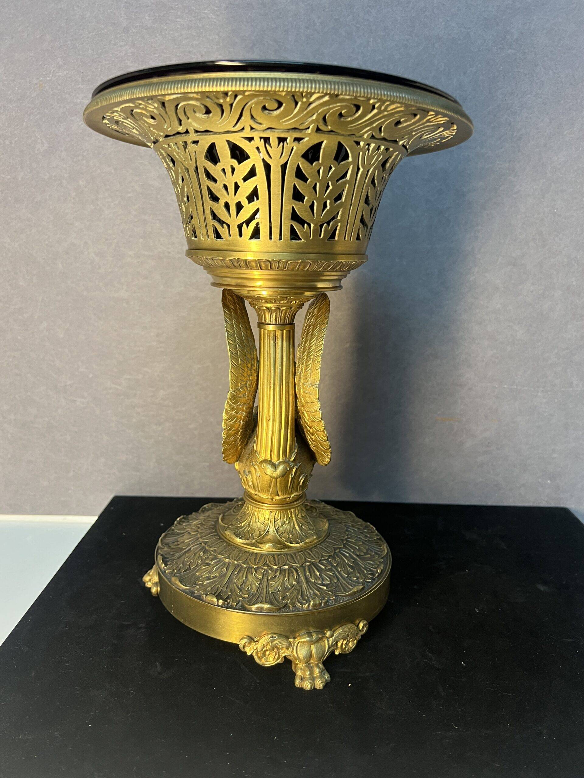 Très belle et ancienne coupe Empire DLG de Pierre-Philippe Thomire, décor de cygne