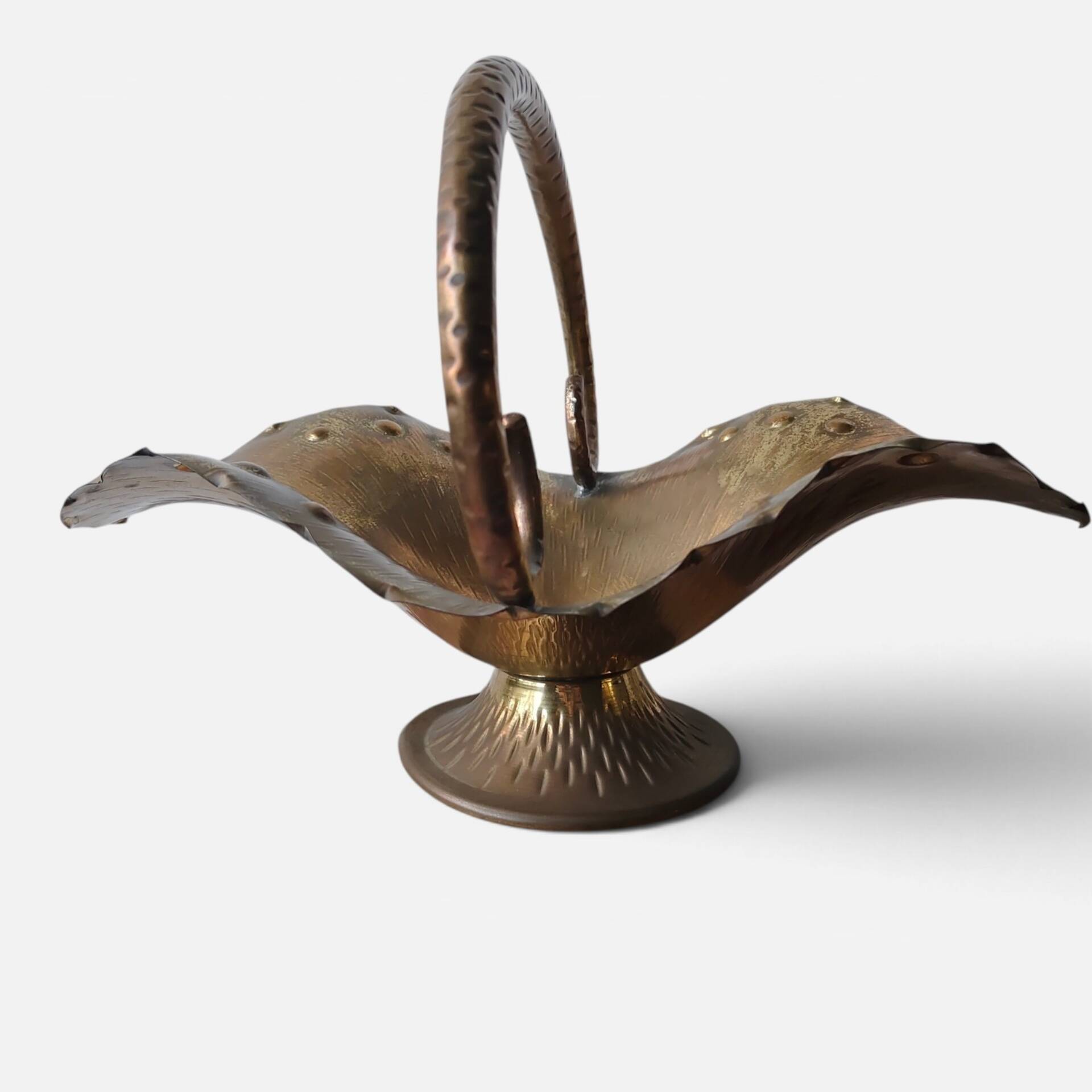Modernist hammered copper fruit basket, Vienna (Austria)