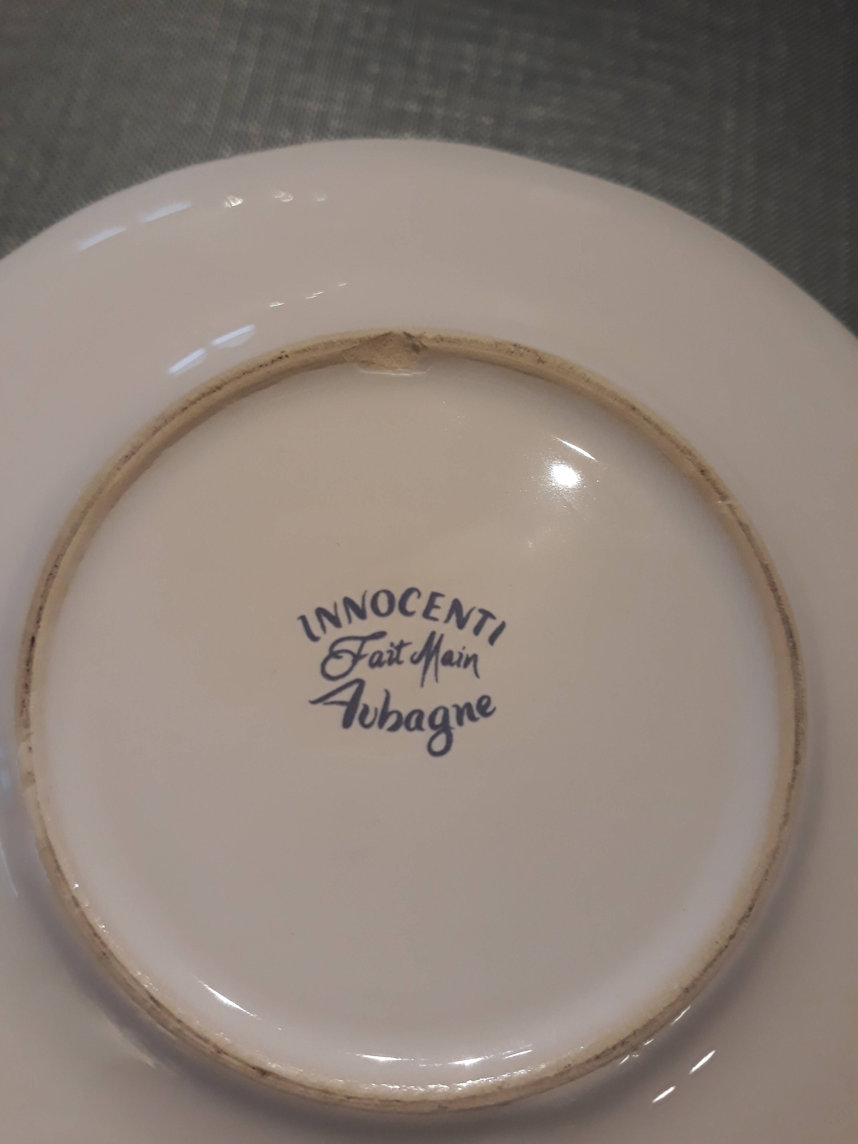 Innocenti mustard pot from Aubagne, handmade with a wooden spoon.