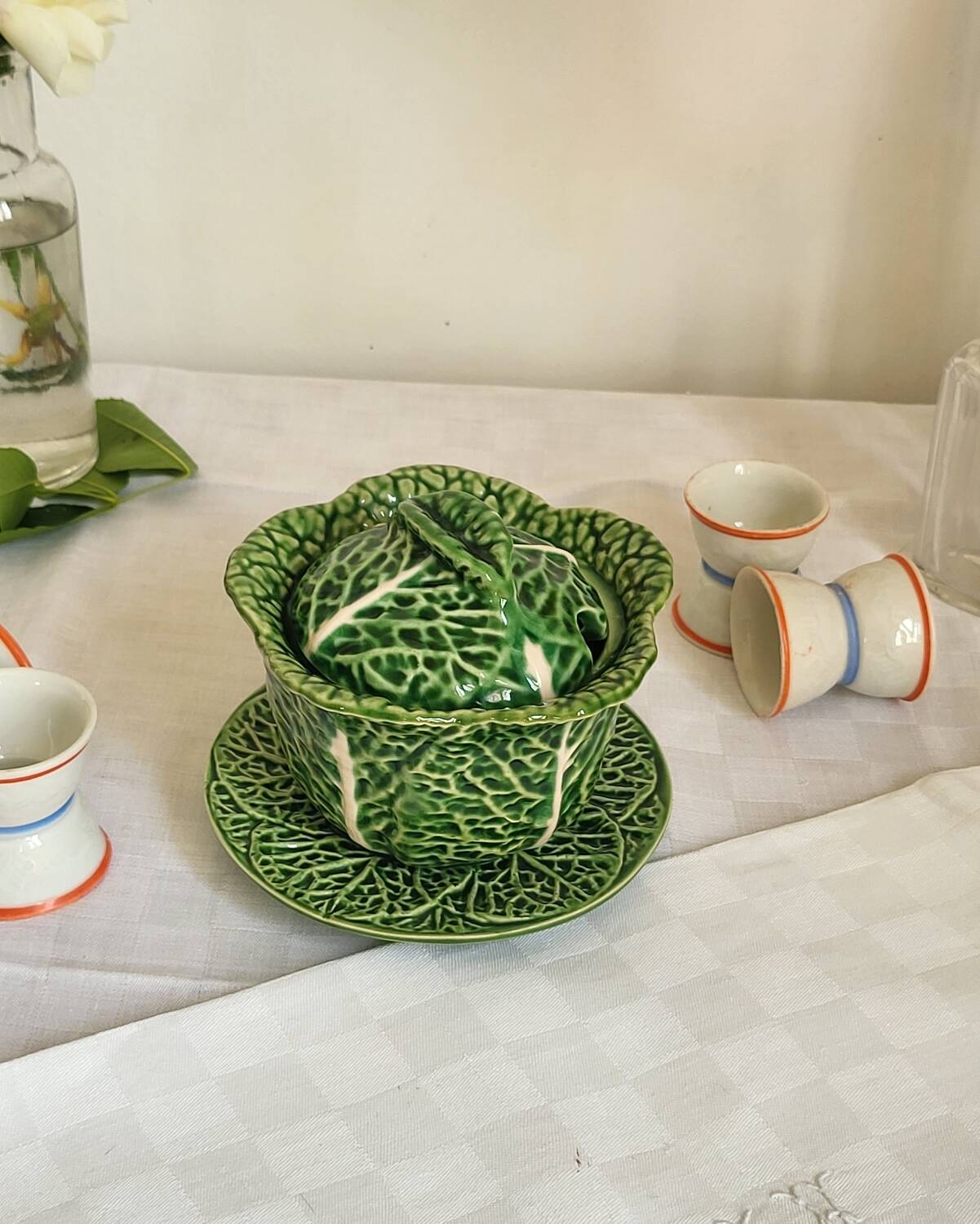 Mustard pot in cabbage slip