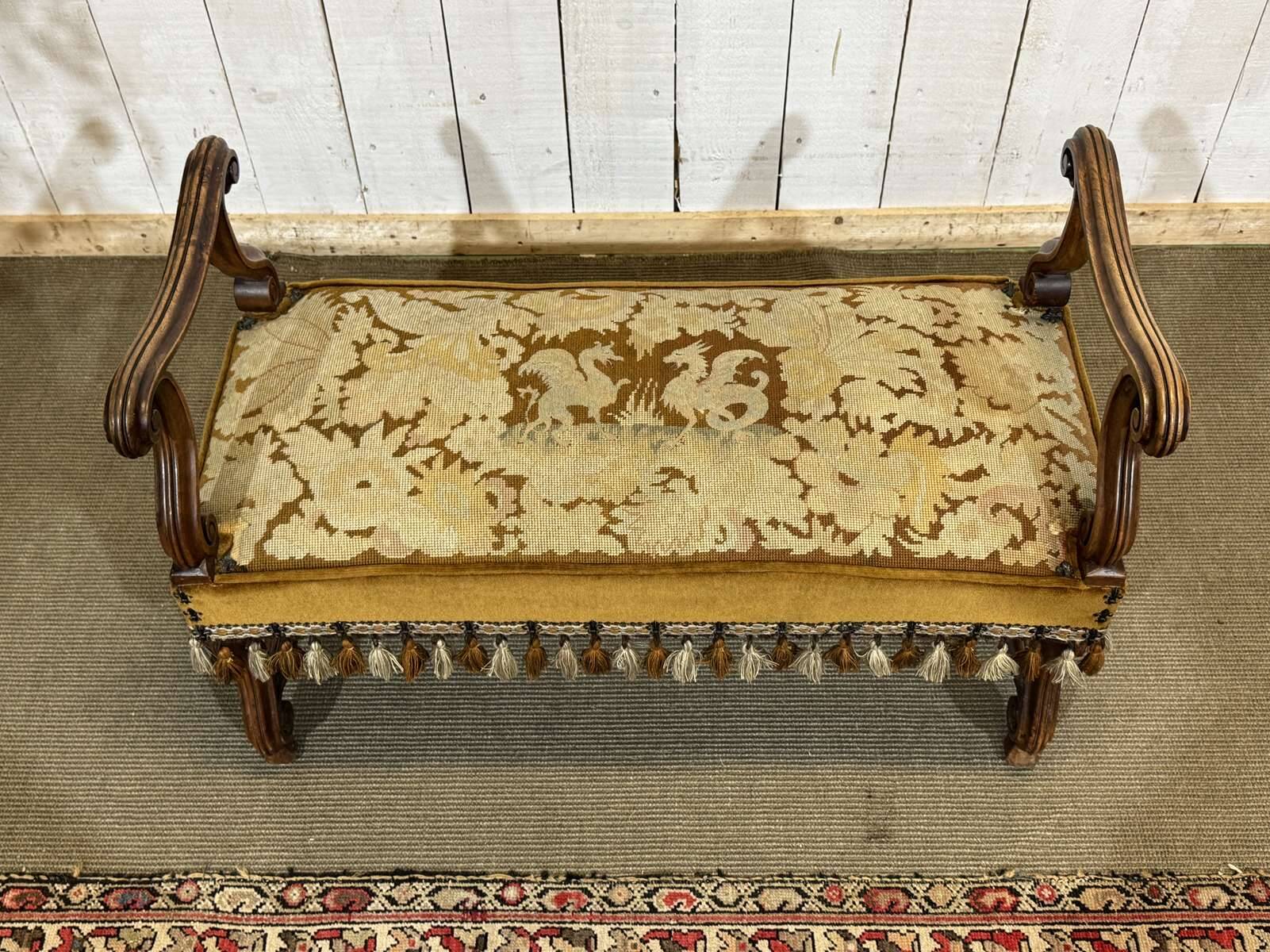 Banquette de fenêtre en noyer début XXème