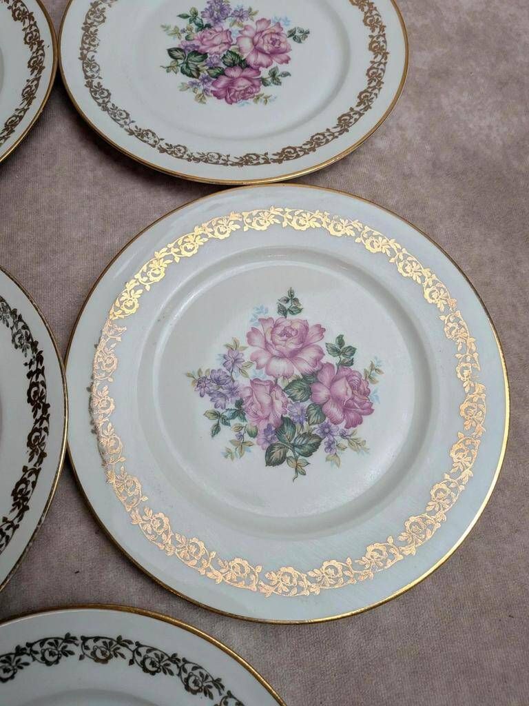 Set of 5 flat plates in Limoges porcelain – Floral decoration and gilding