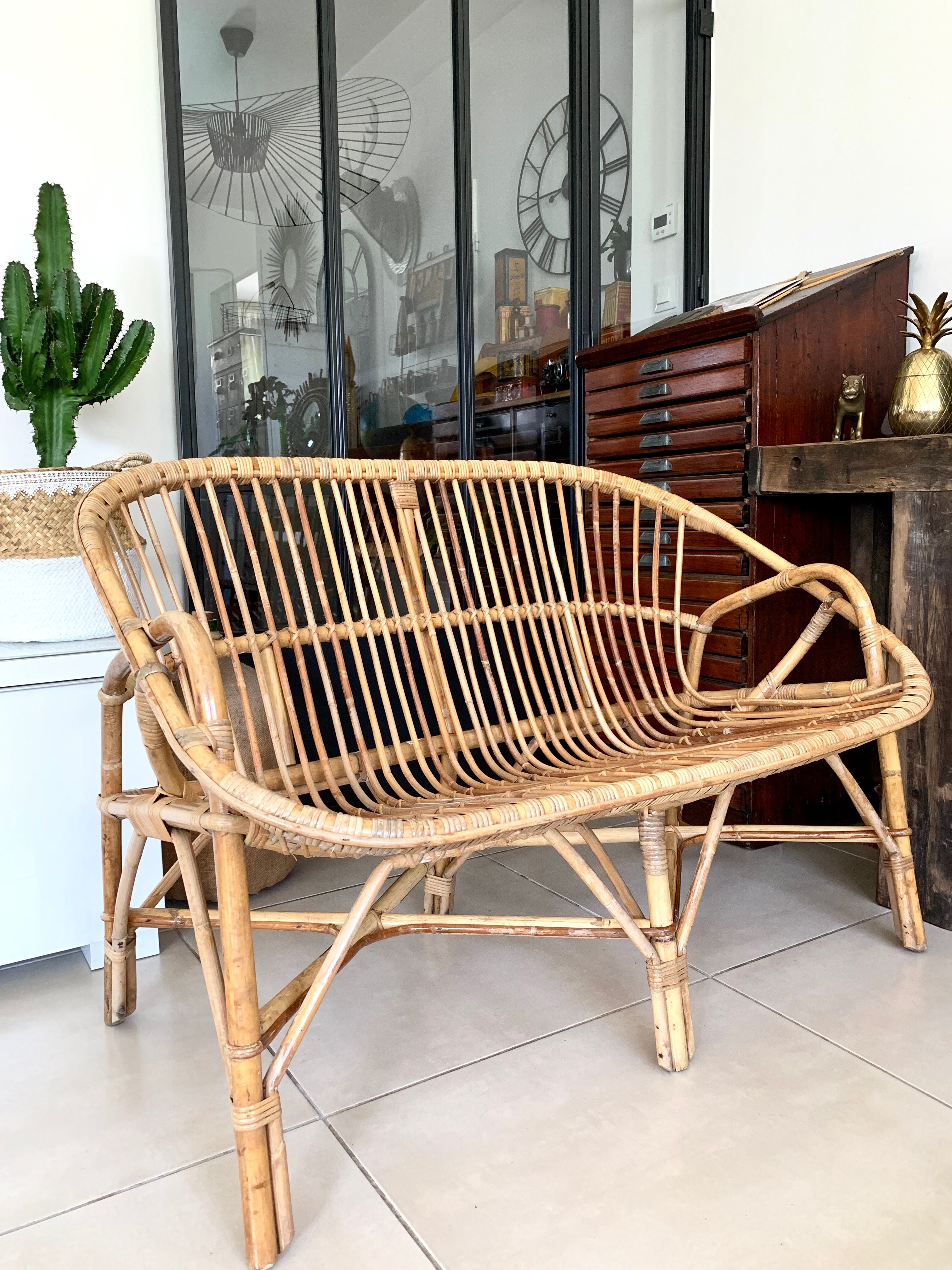 Old vintage sofa / rattan bench