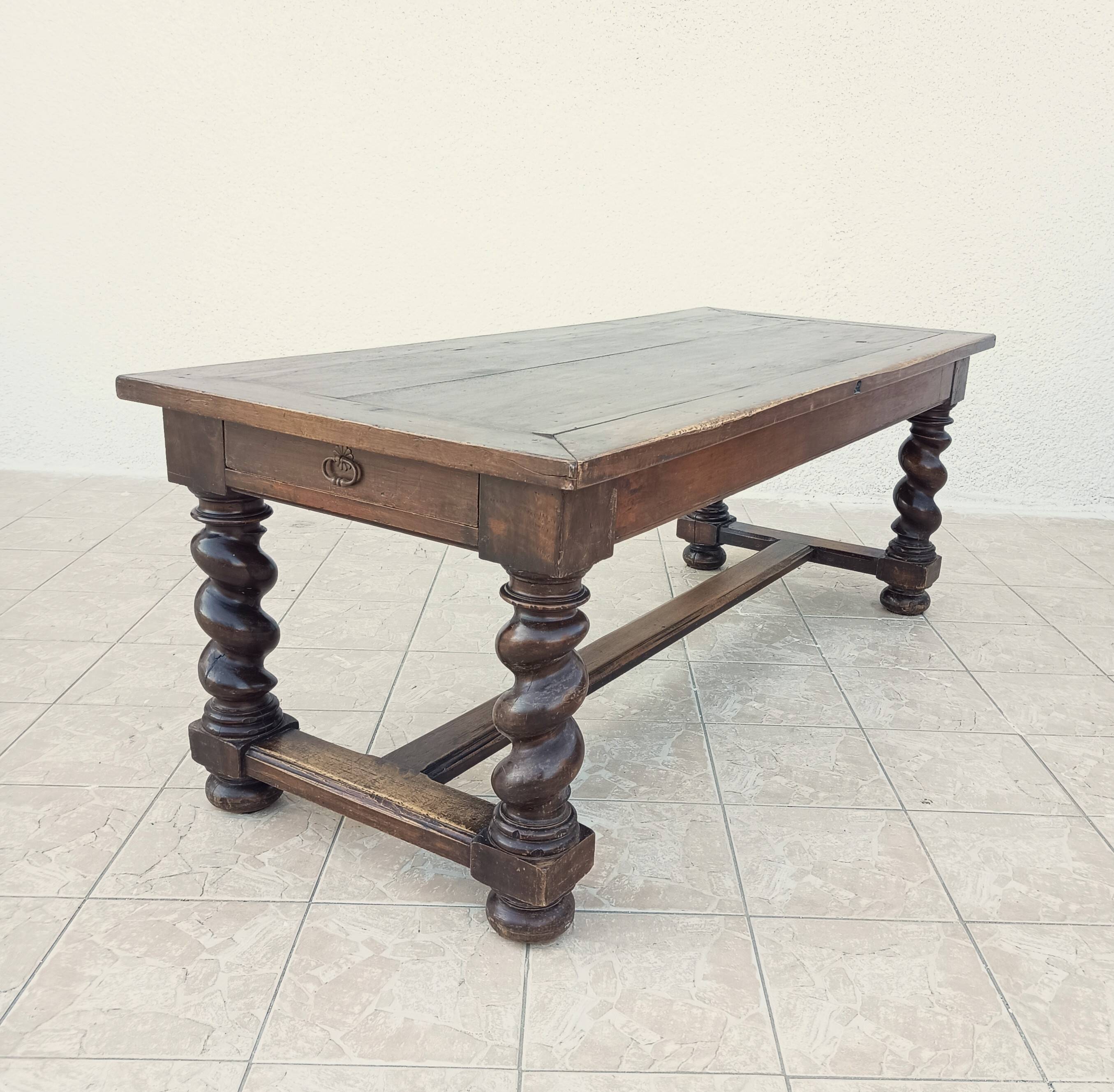 Louis XIII walnut table from the 19th century.