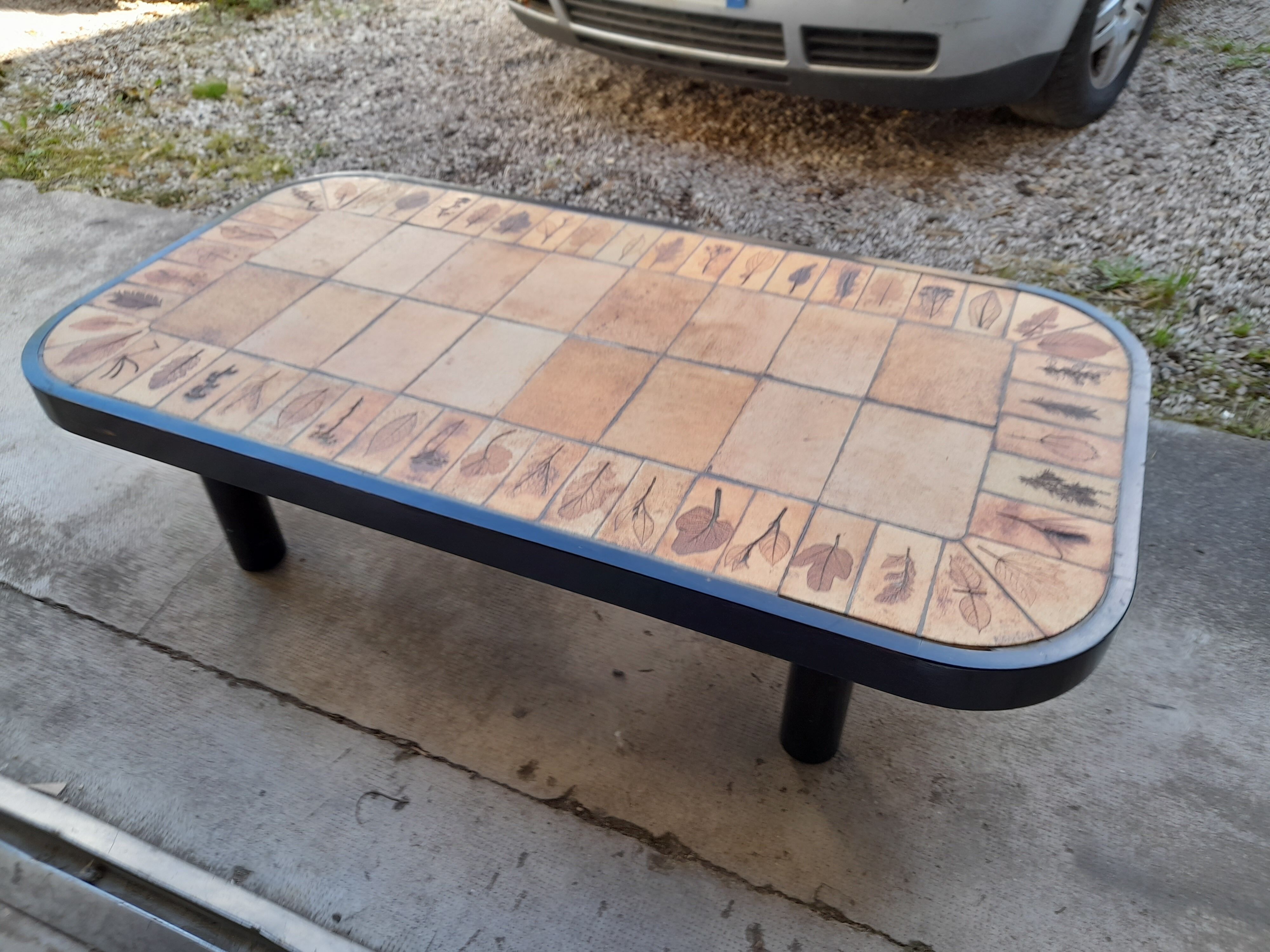 Coffee table signed Roger Capron model Garrigue